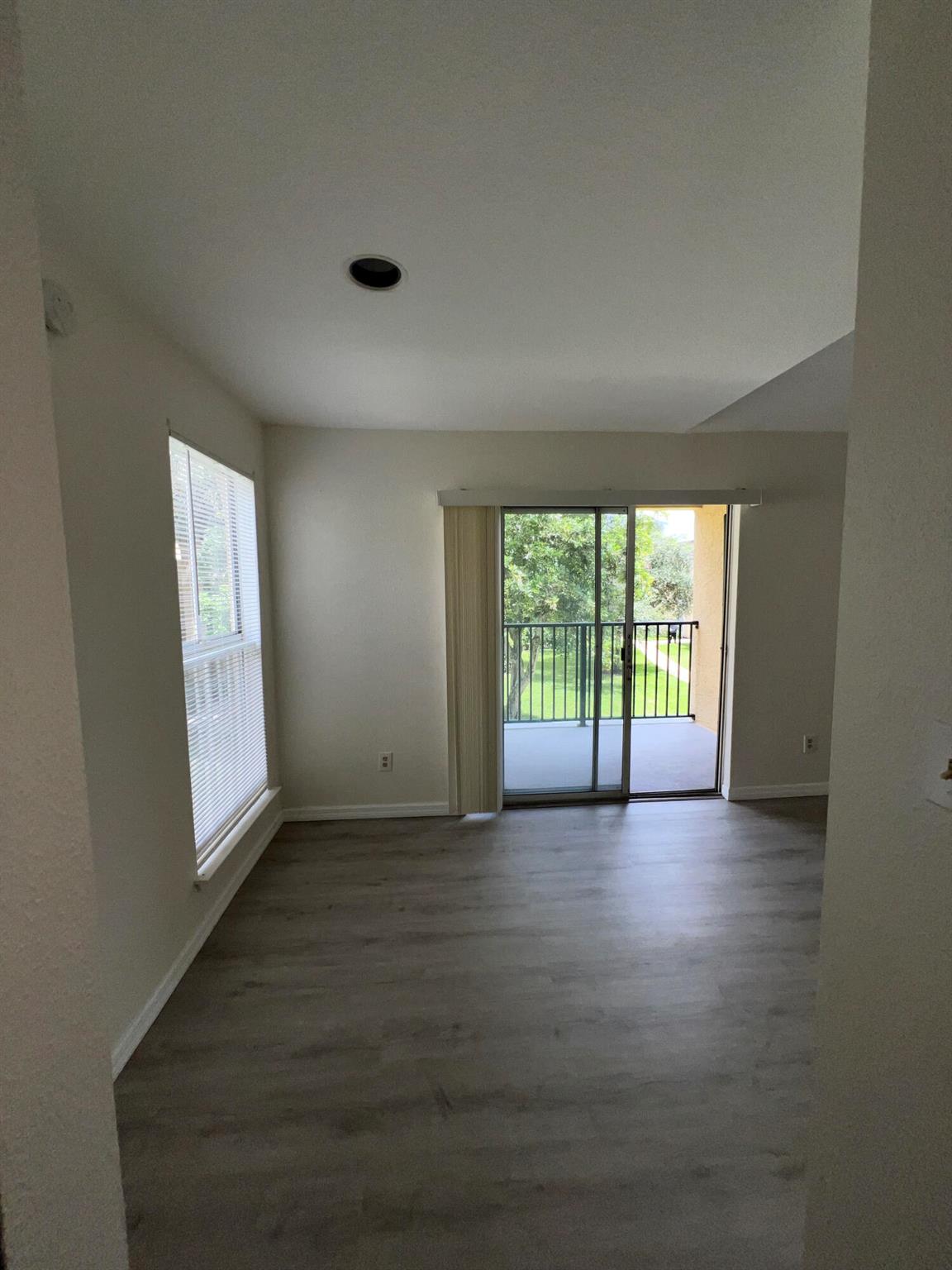 SAVANNAH AT RIVERSIDE CON - Residential Lease