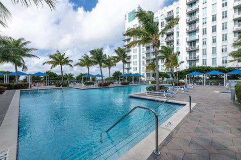 Condominium in West Palm Beach FL 300 Australian Avenue.jpg