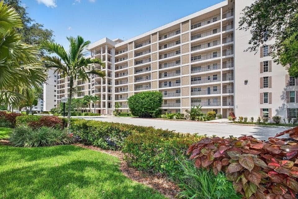 3300 N Palm Aire Drive 701