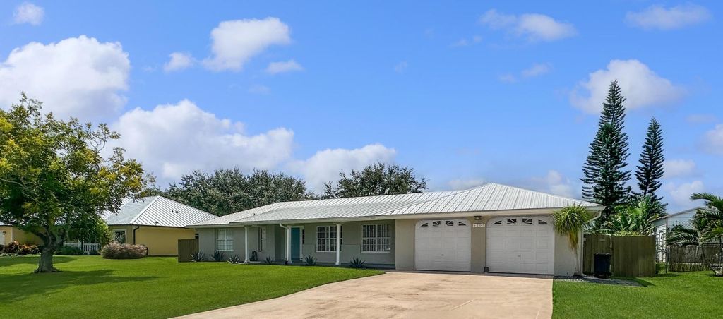 Photo of 5205 Feather Creek Drive, Fort Pierce, FL 34951 (MLS # R11127443)