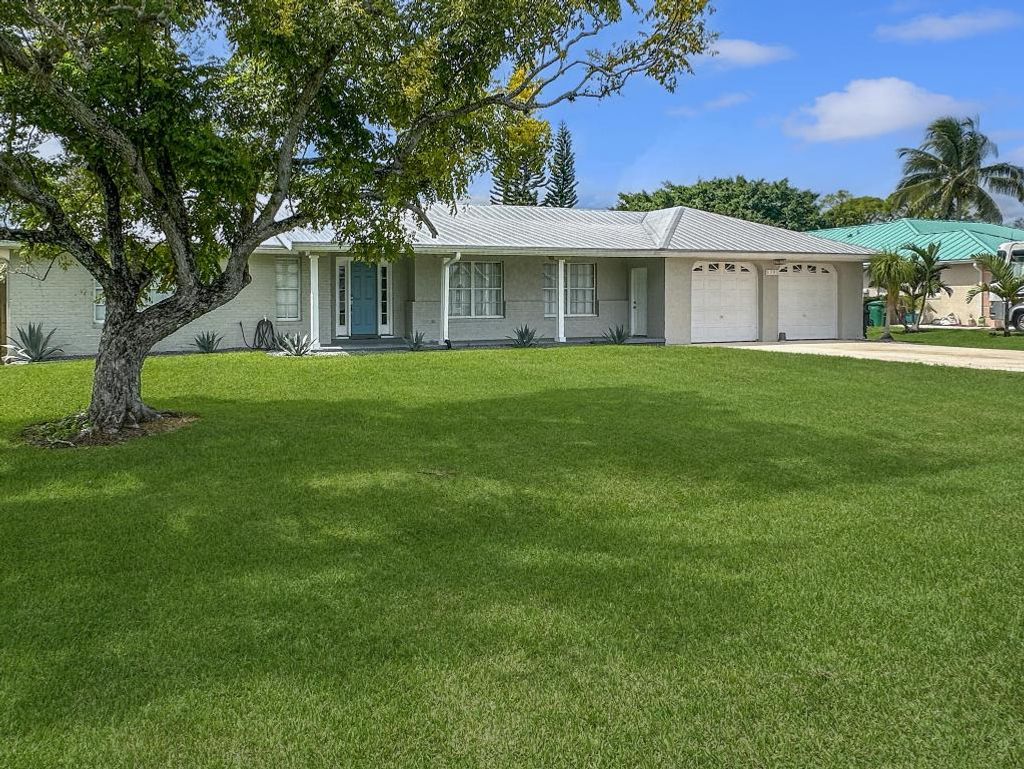 Photo of 5205 Feather Creek Drive, Fort Pierce, FL 34951 (MLS # R11127443)