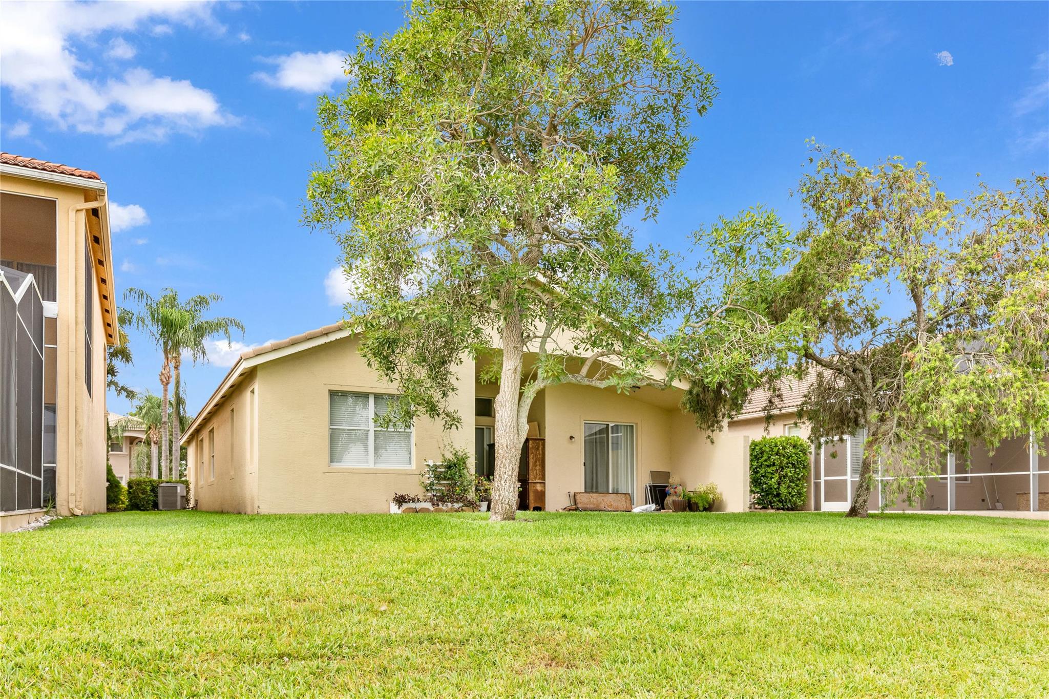 7542 N Via Luria