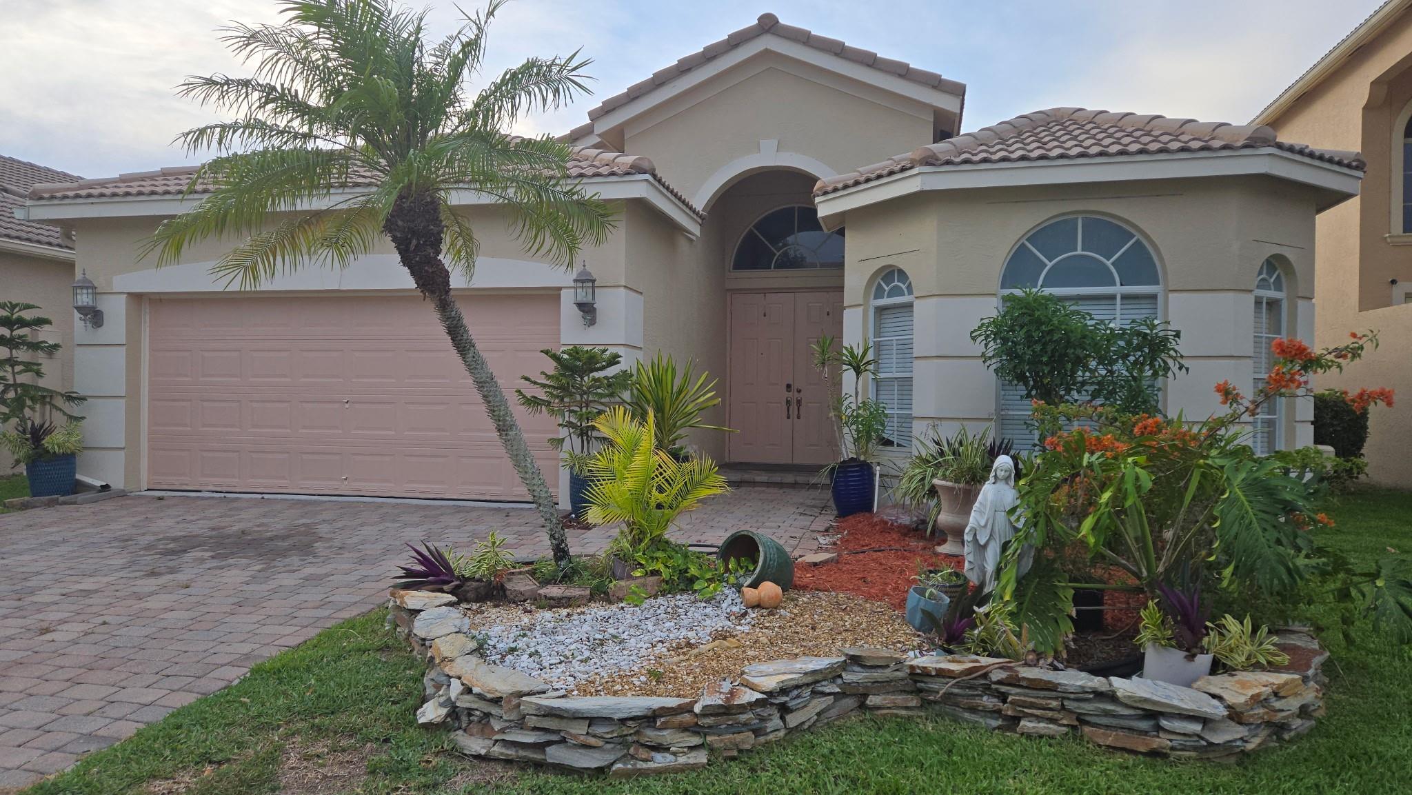 7542 N Via Luria