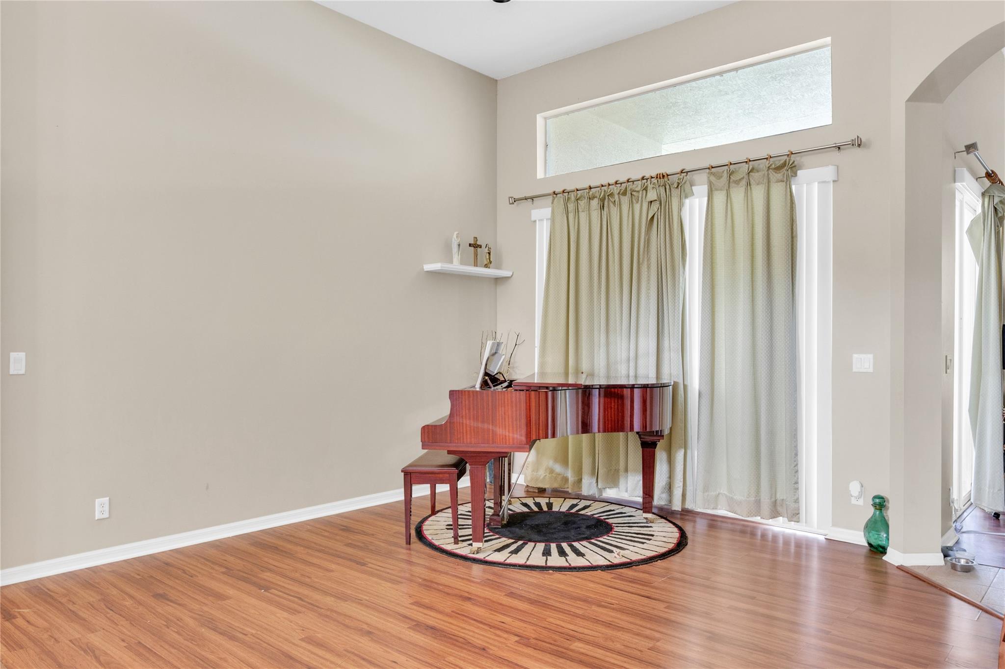 7542 N Via Luria
