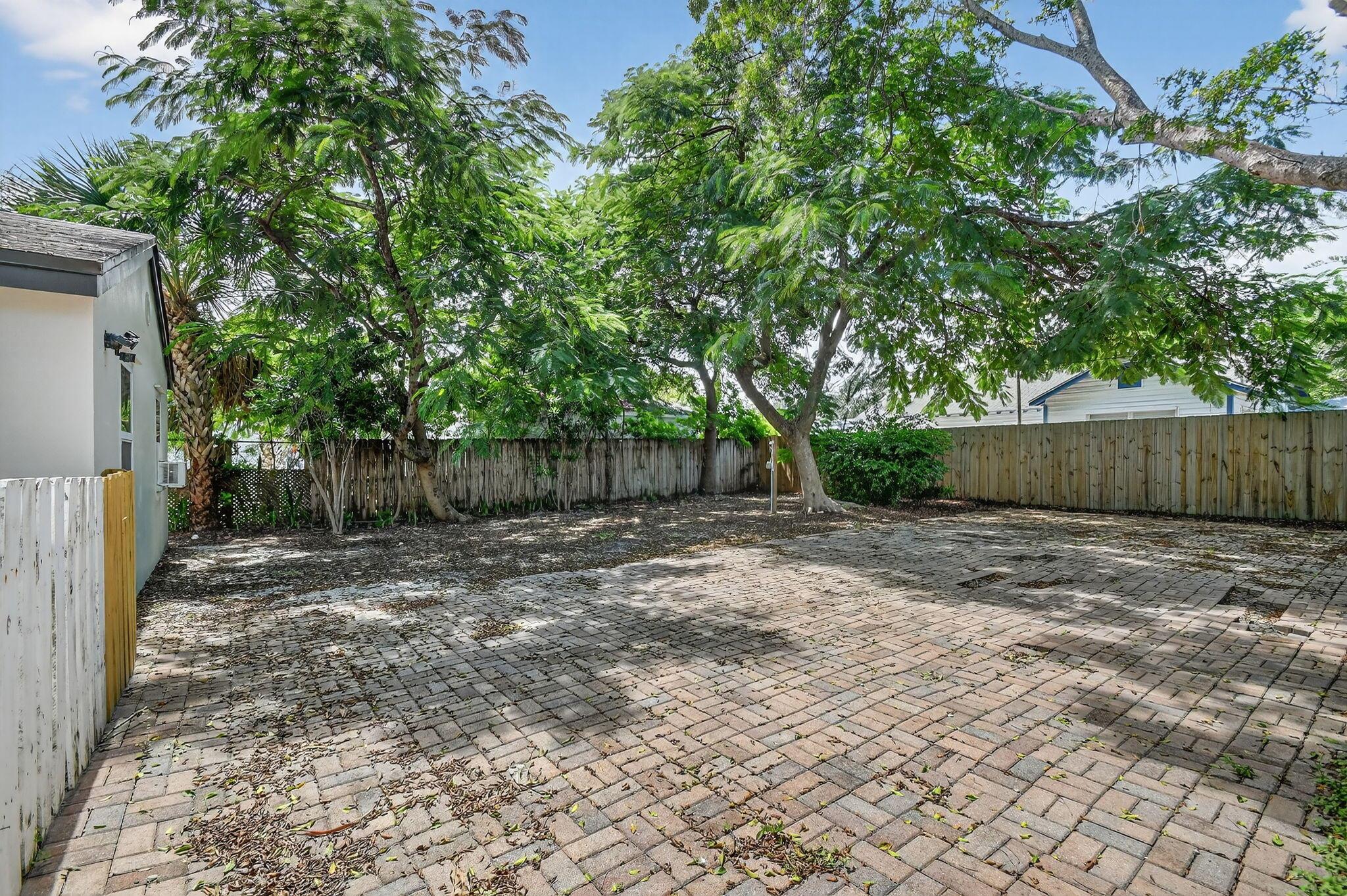 NORTH PALM BCH 1 - Residential Lease