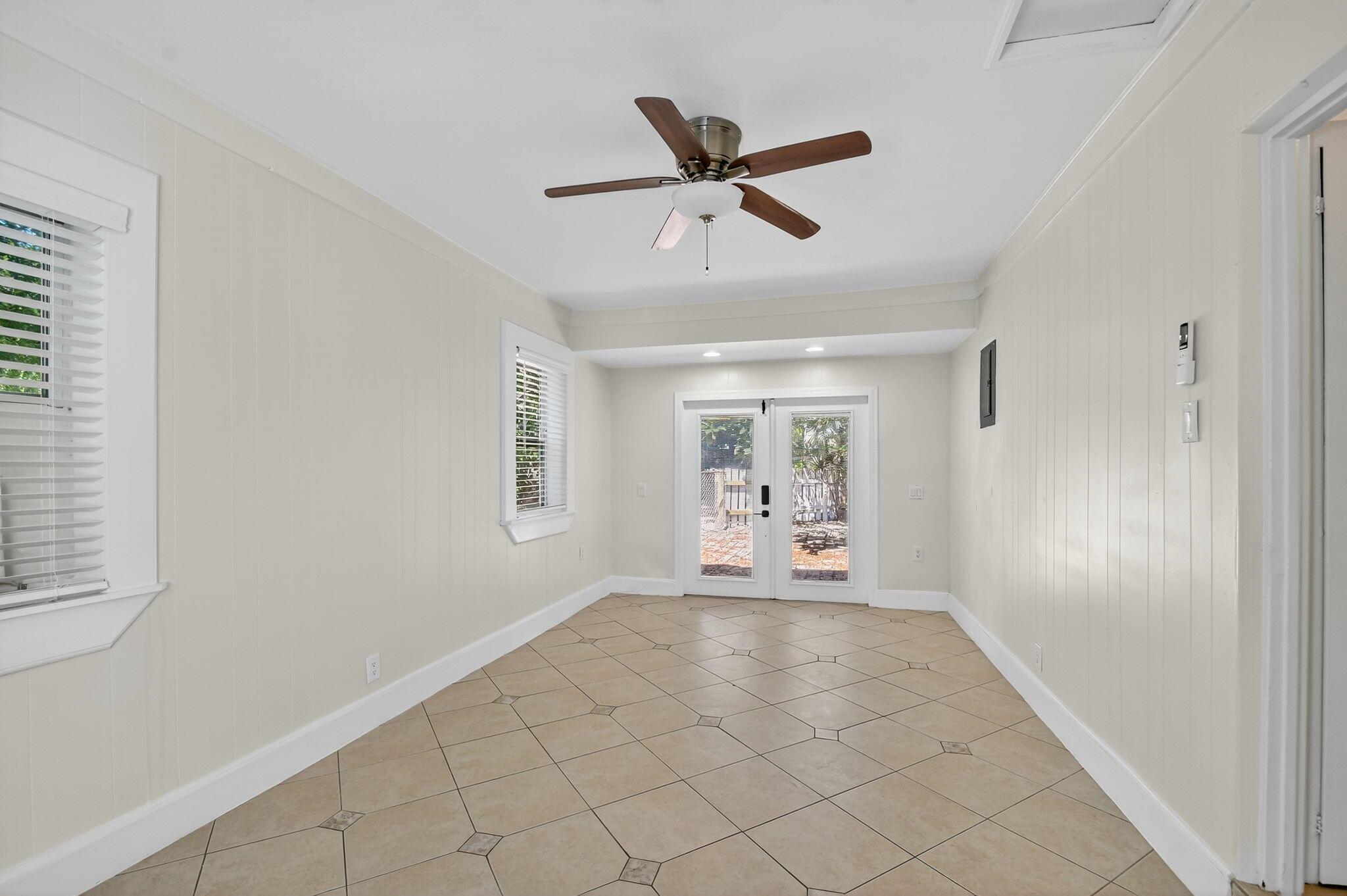 NORTH PALM BCH 1 - Residential Lease