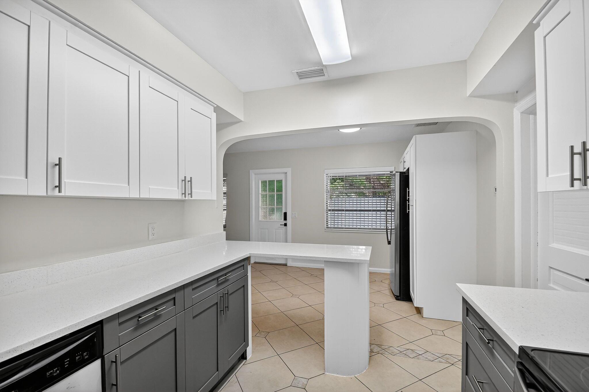 NORTH PALM BCH 1 - Residential Lease