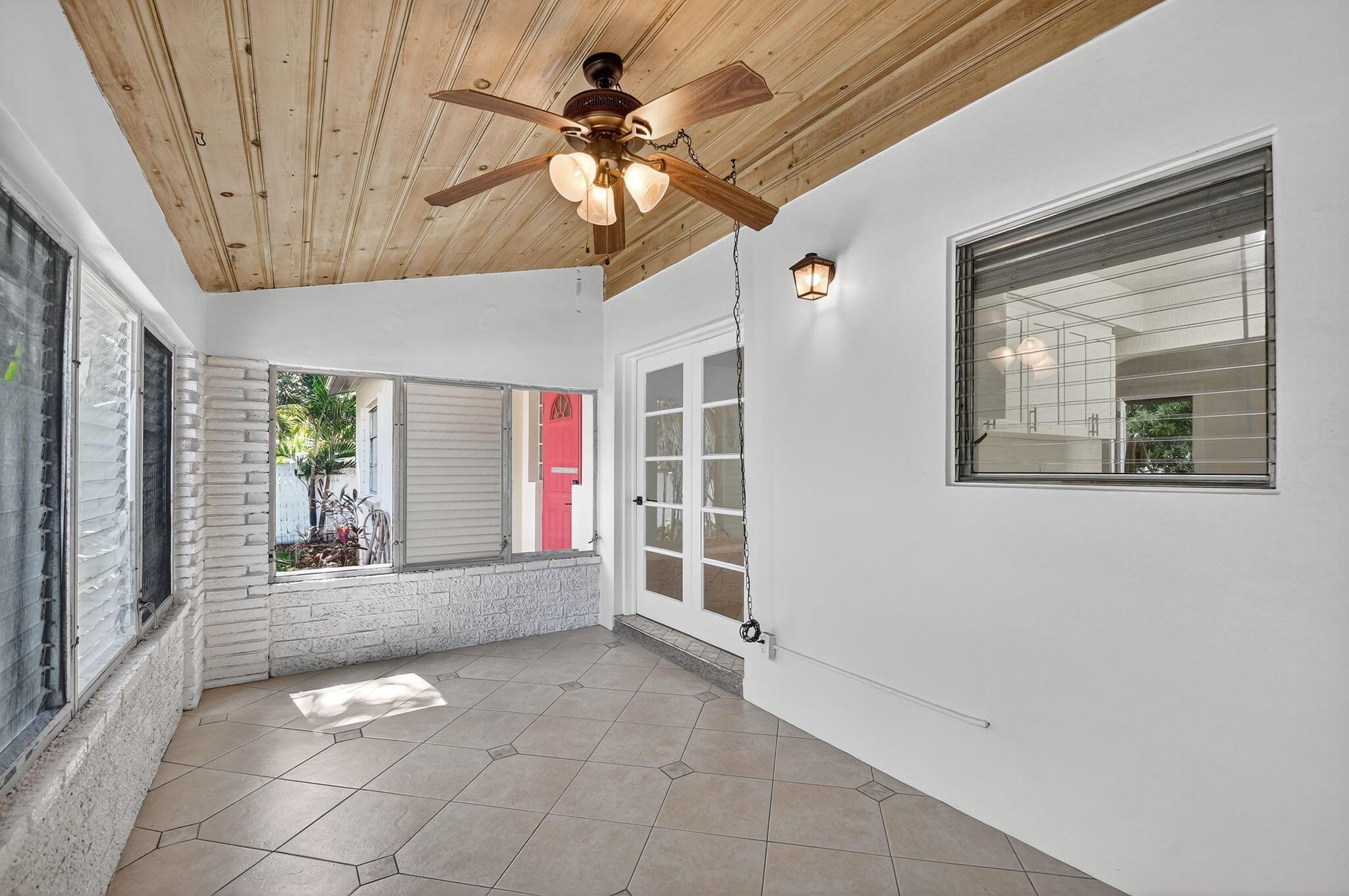 NORTH PALM BCH 1 - Residential Lease