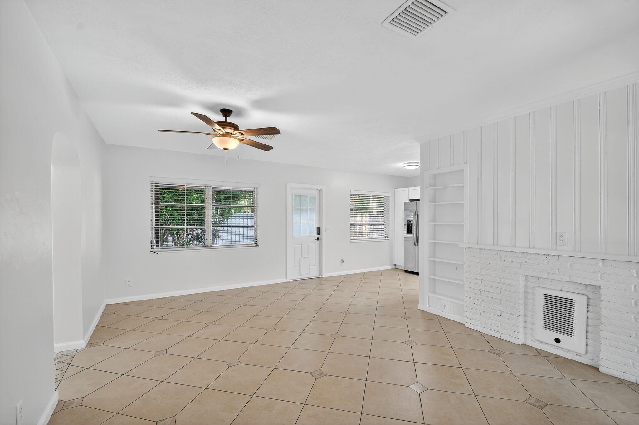 NORTH PALM BCH 1 - Residential Lease