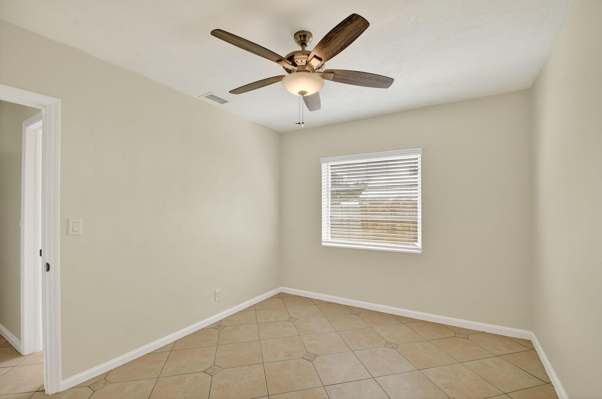 NORTH PALM BCH 1 - Residential Lease