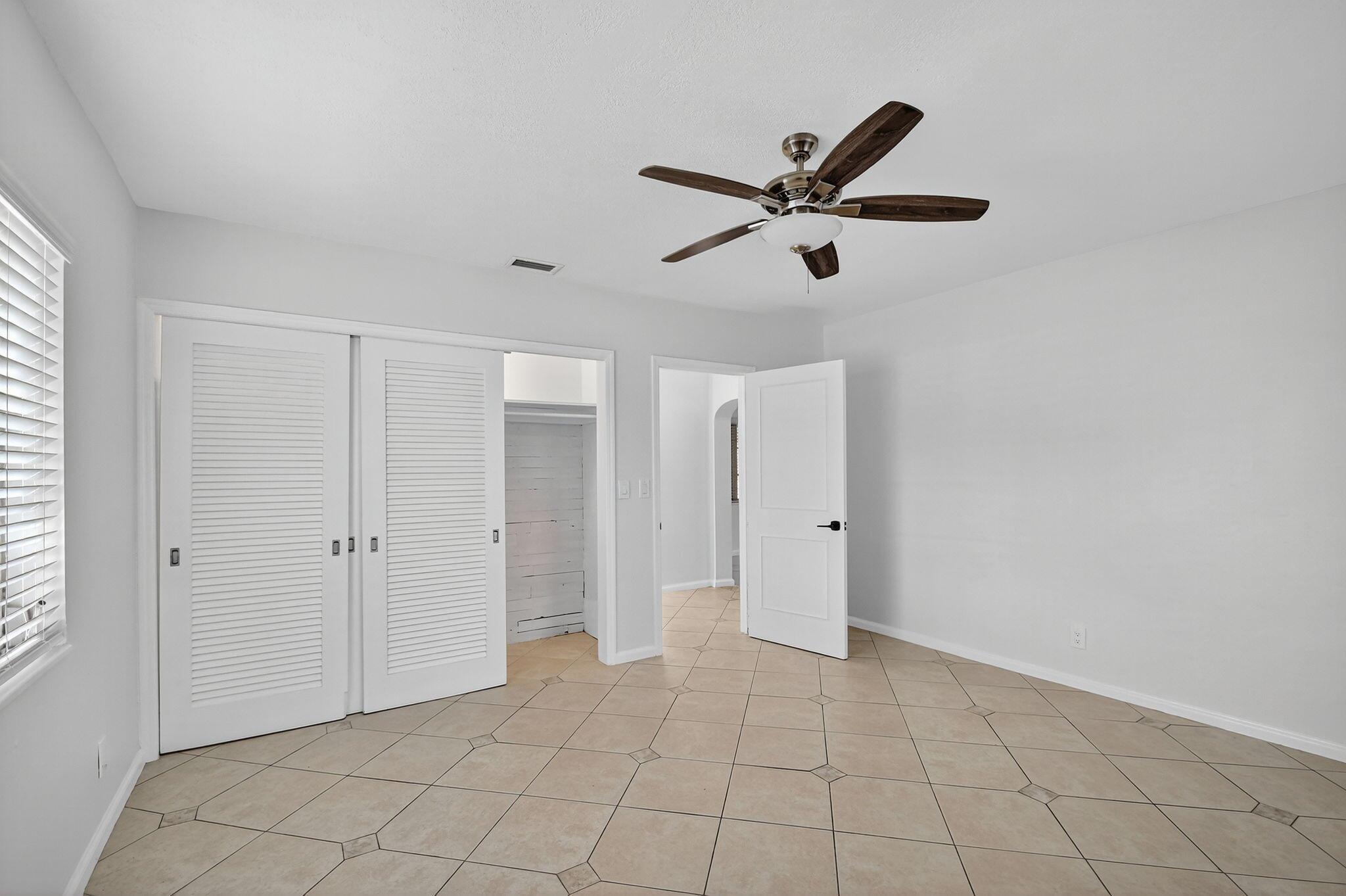 NORTH PALM BCH 1 - Residential Lease