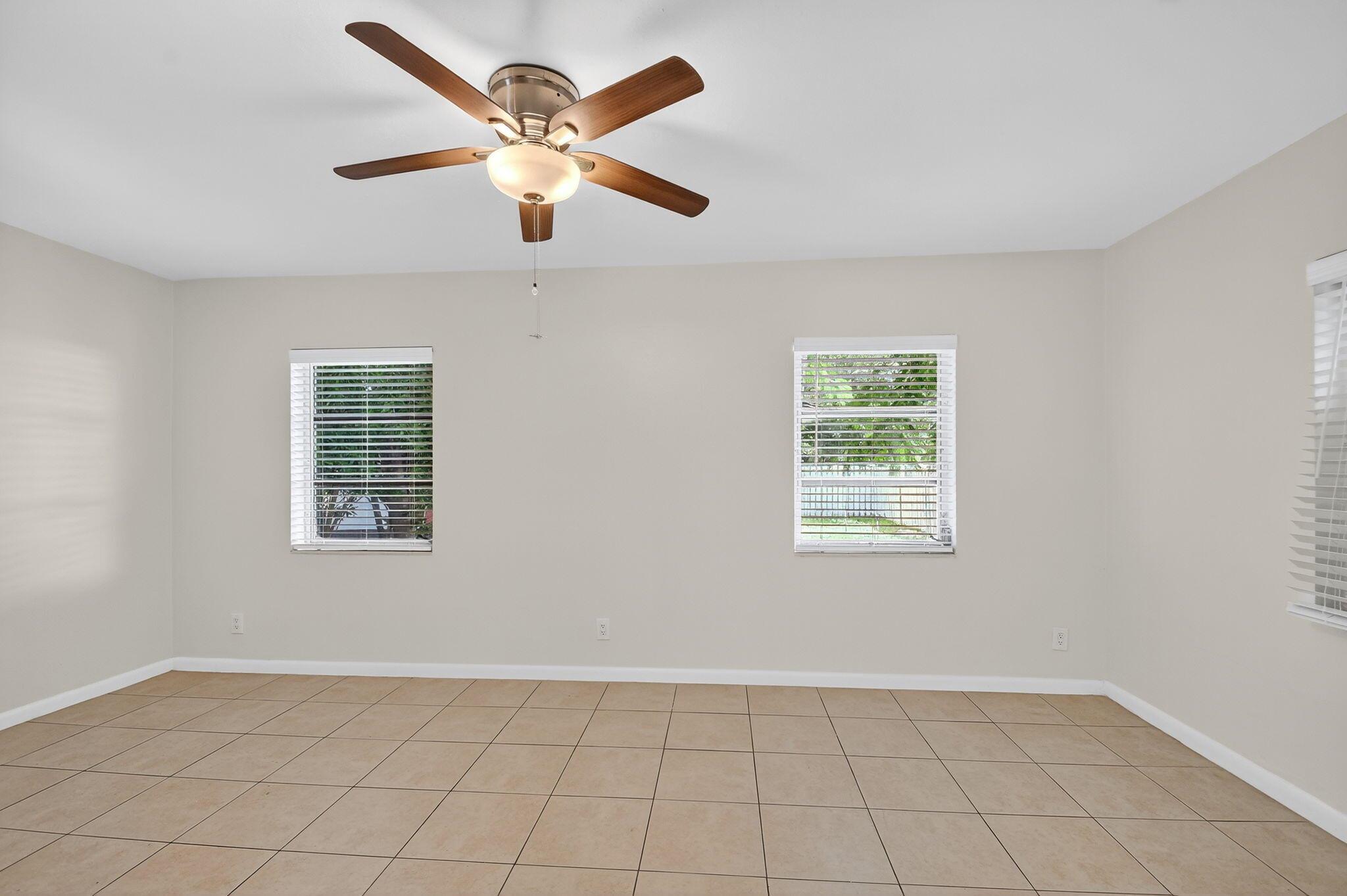 NORTH PALM BCH 1 - Residential Lease