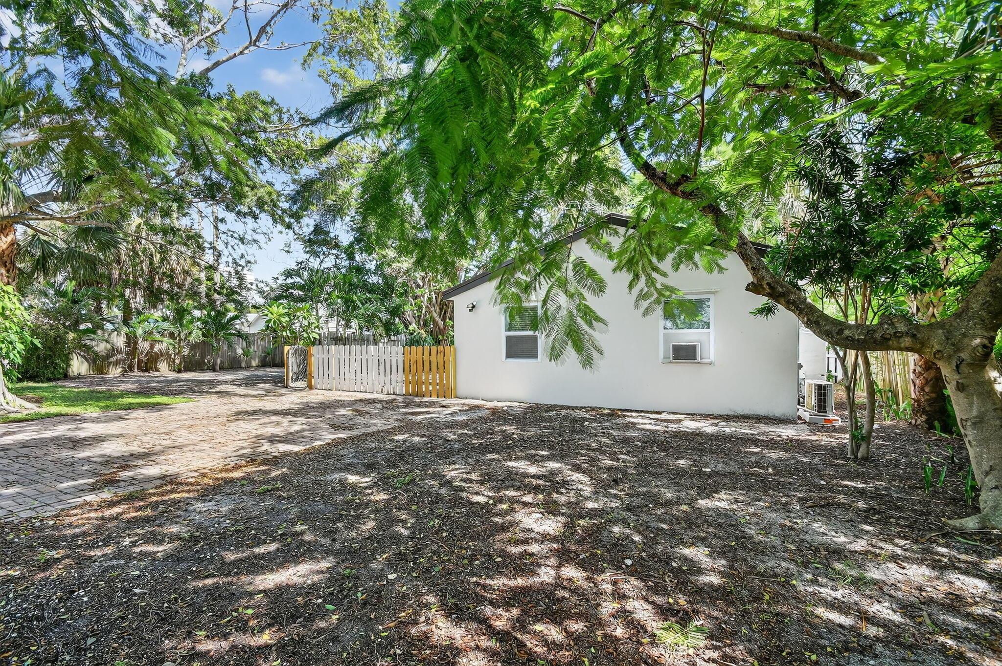 NORTH PALM BCH 1 - Residential Lease