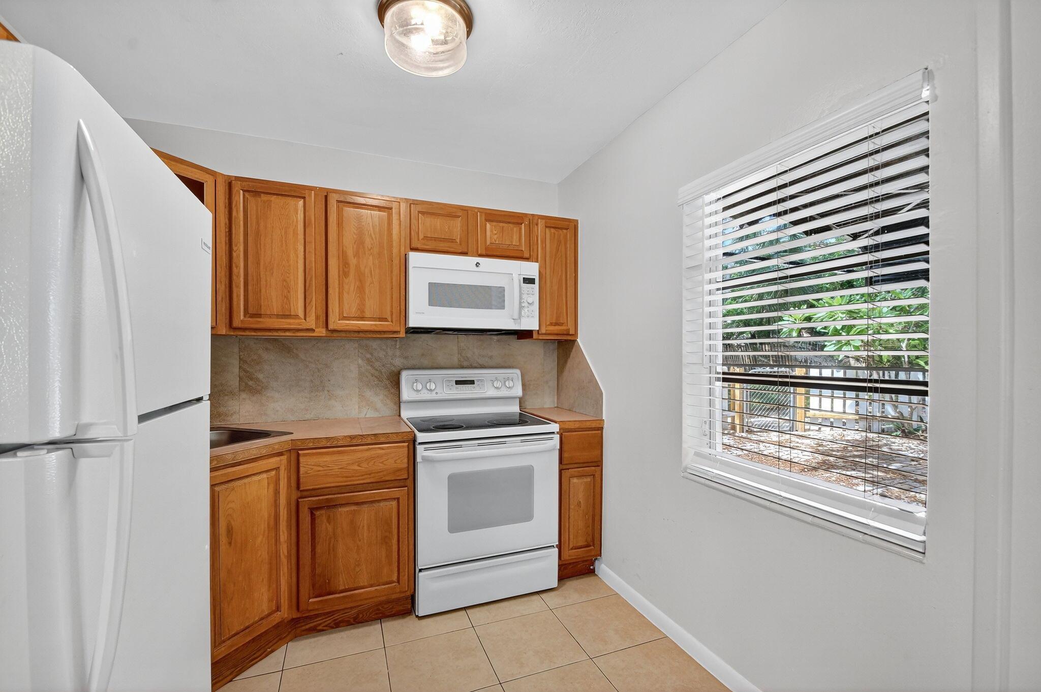 NORTH PALM BCH 1 - Residential Lease