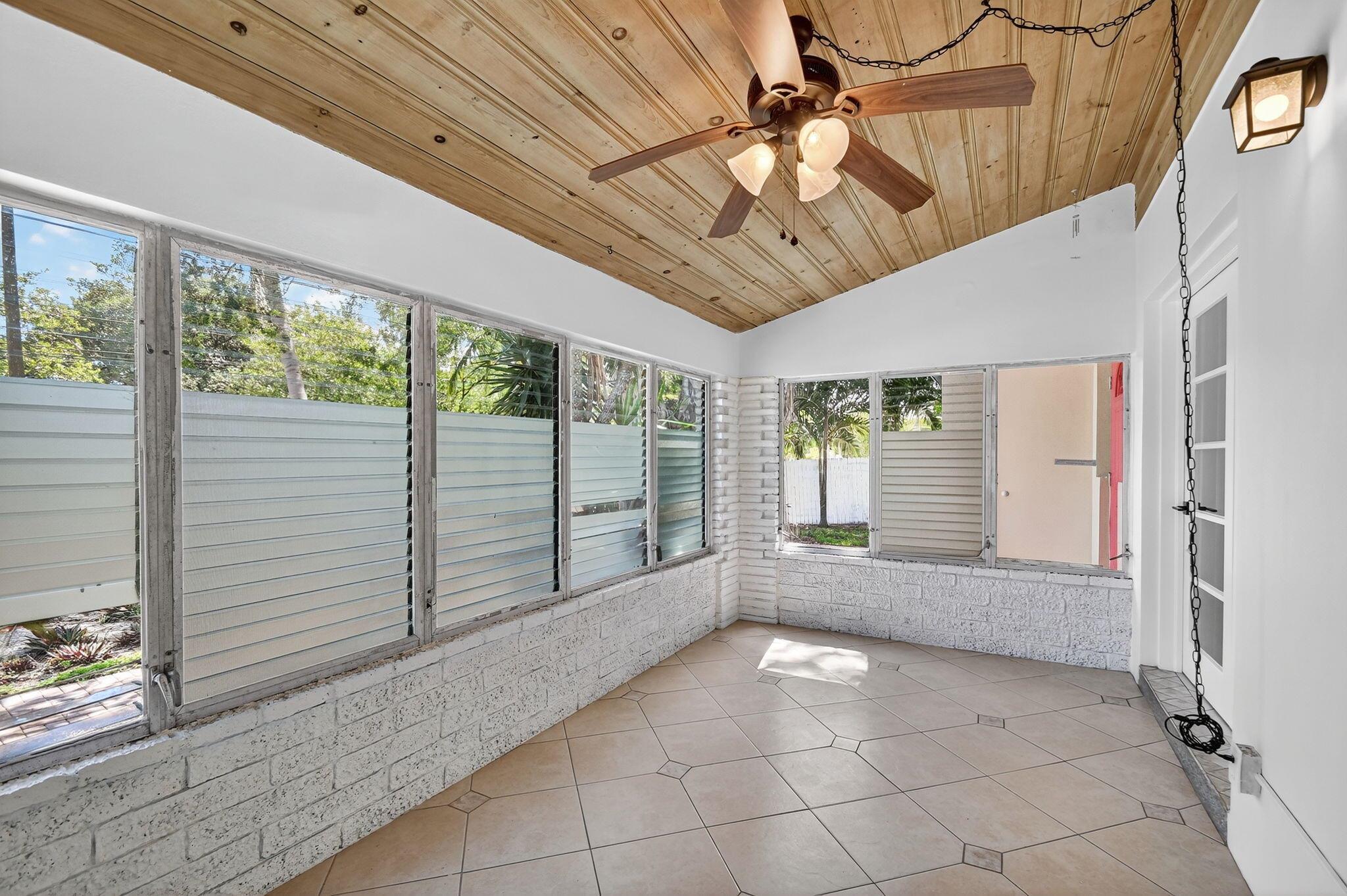 NORTH PALM BCH 1 - Residential Lease