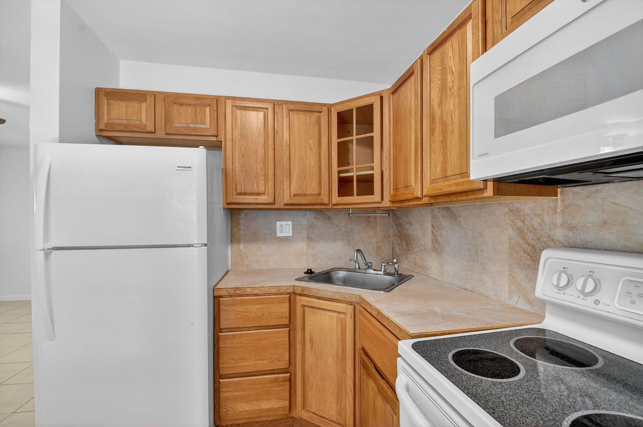 NORTH PALM BCH 1 - Residential Lease