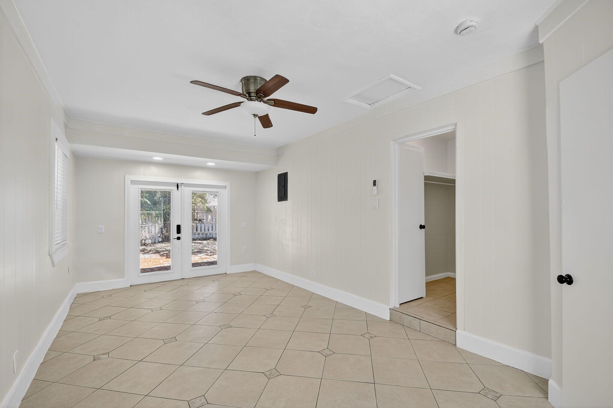 NORTH PALM BCH 1 - Residential Lease