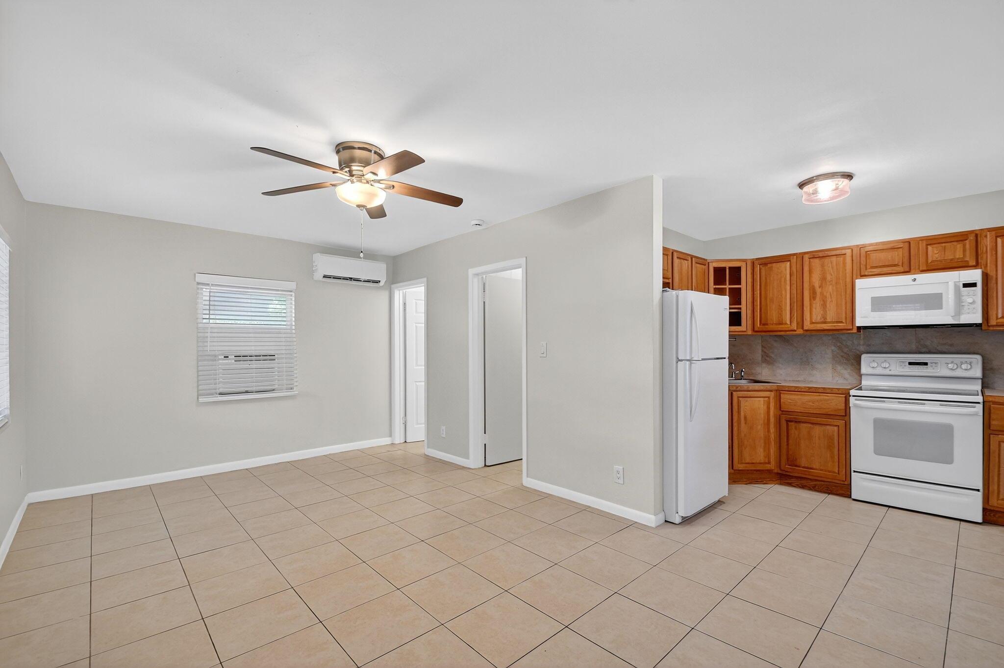 NORTH PALM BCH 1 - Residential Lease