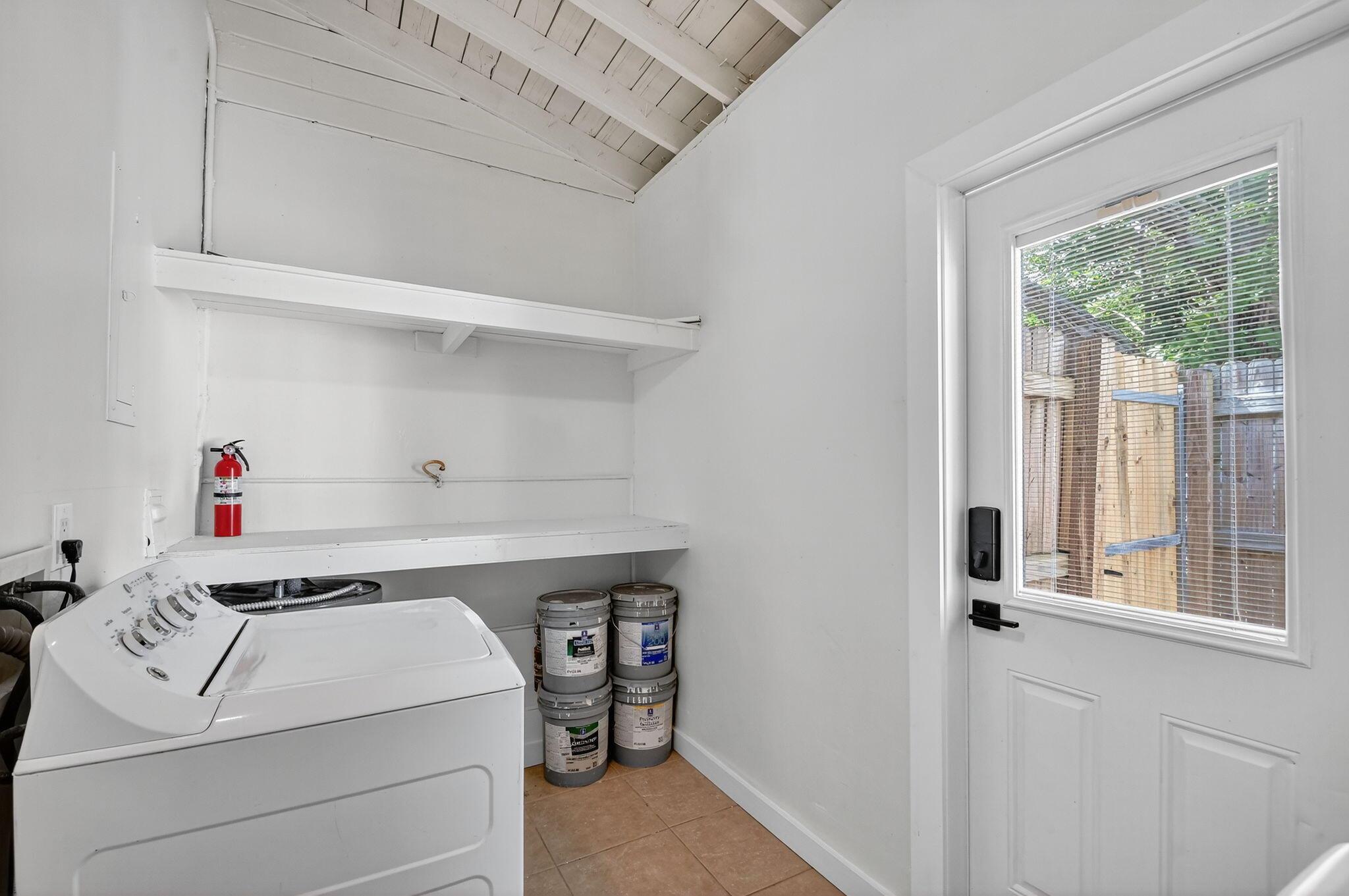 NORTH PALM BCH 1 - Residential Lease