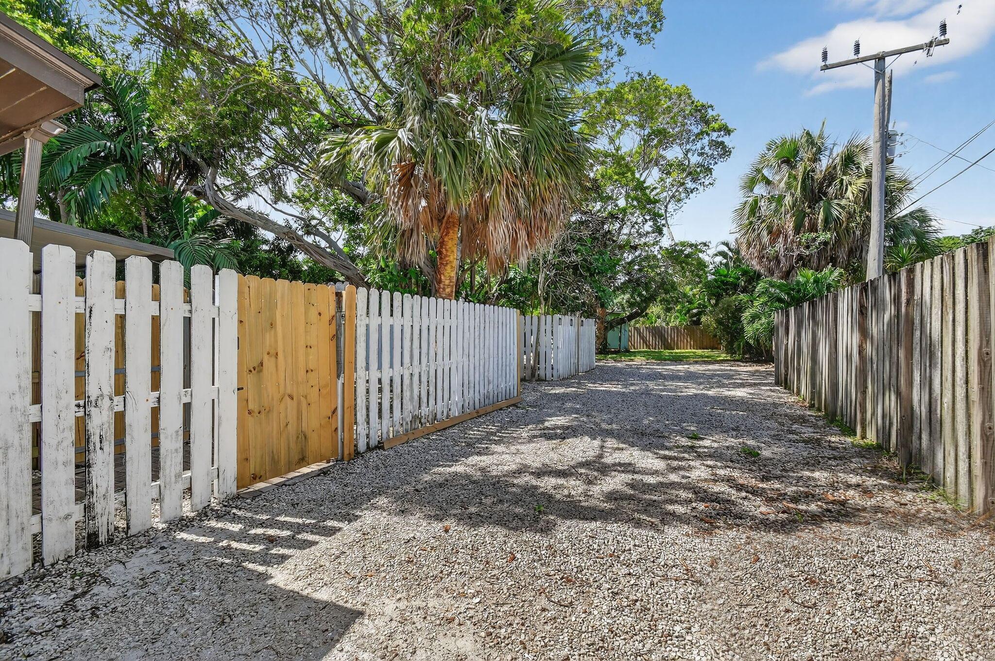 NORTH PALM BCH 1 - Residential Lease