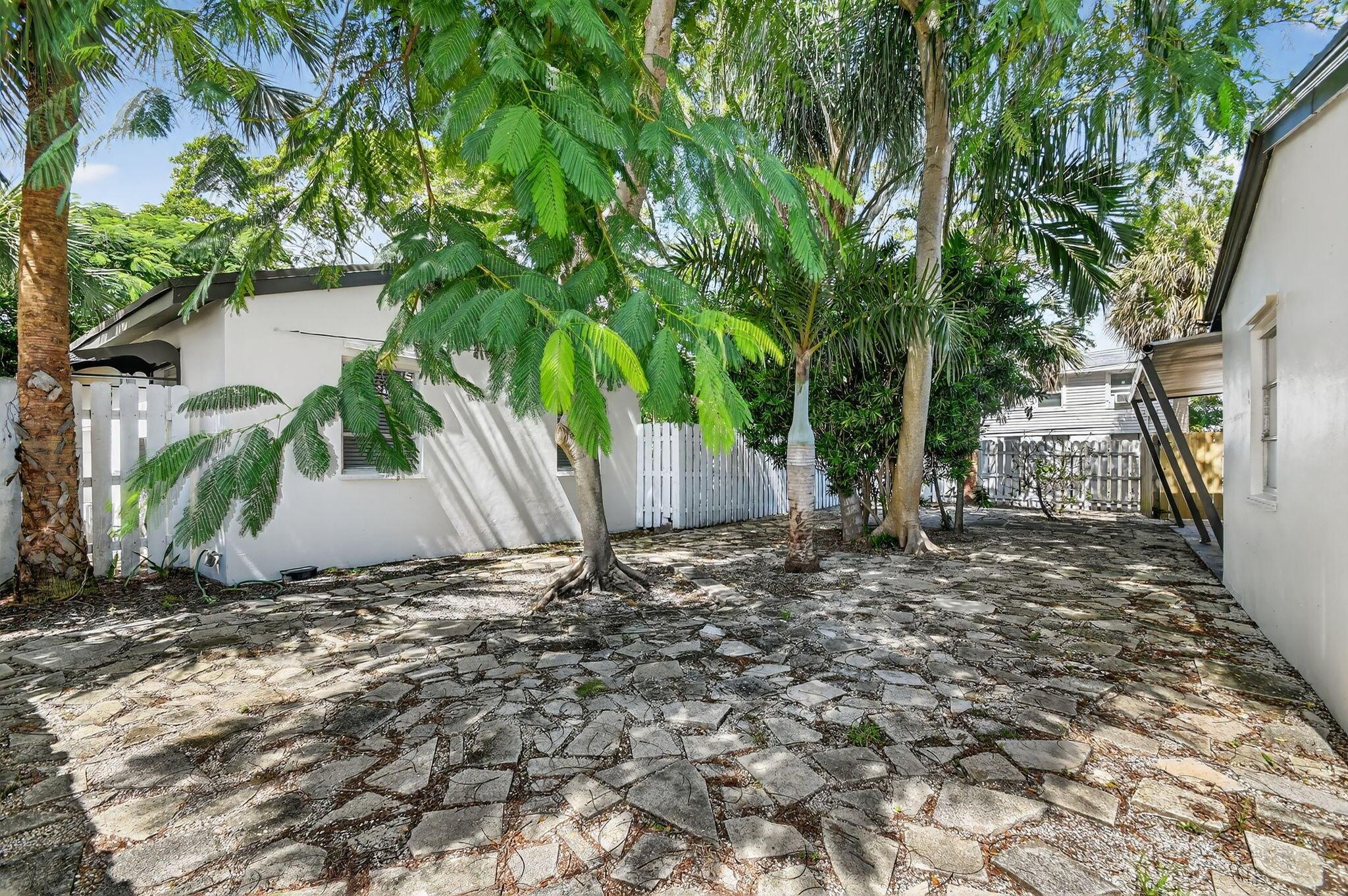 NORTH PALM BCH 1 - Residential Lease