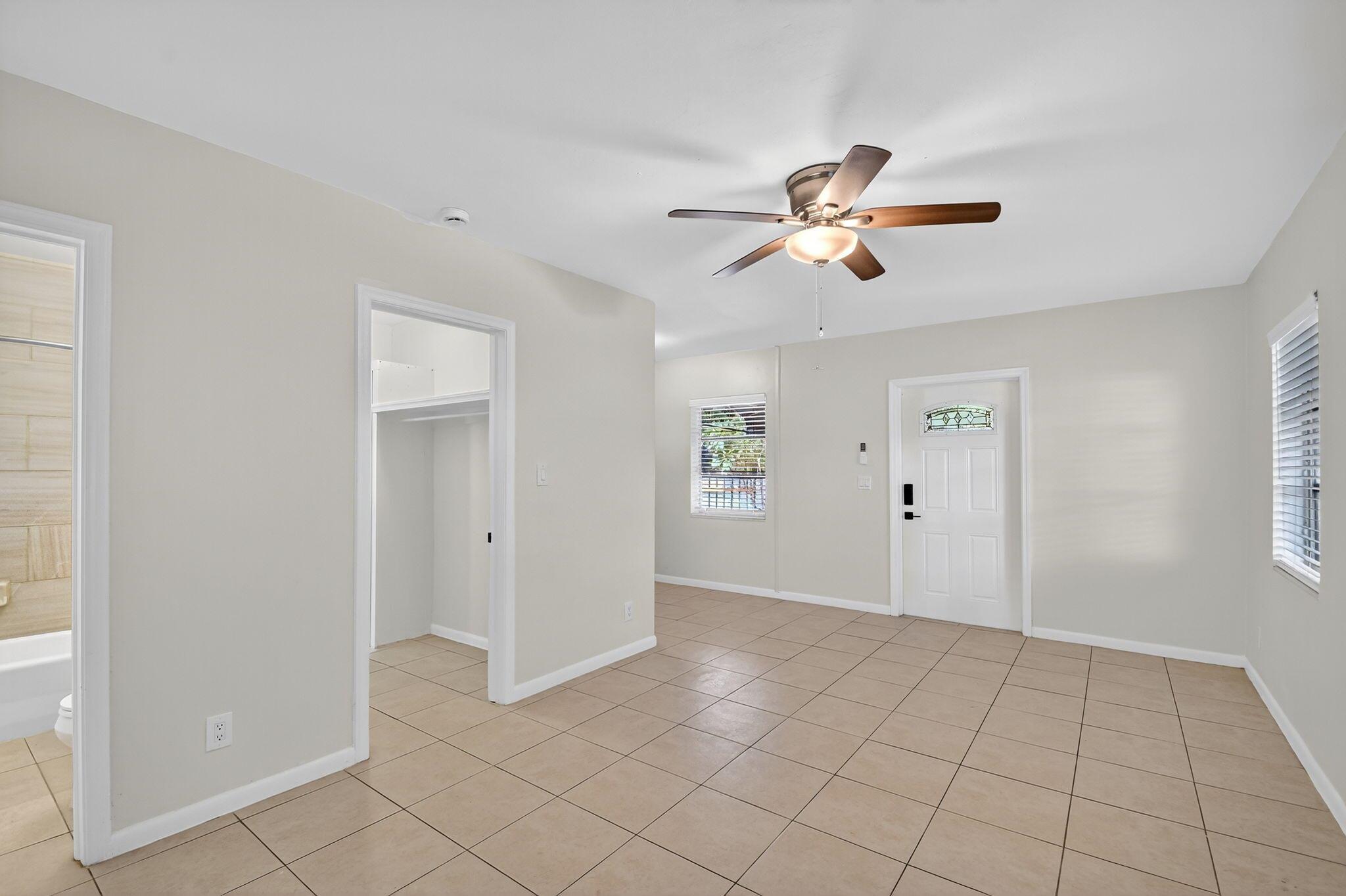 NORTH PALM BCH 1 - Residential Lease