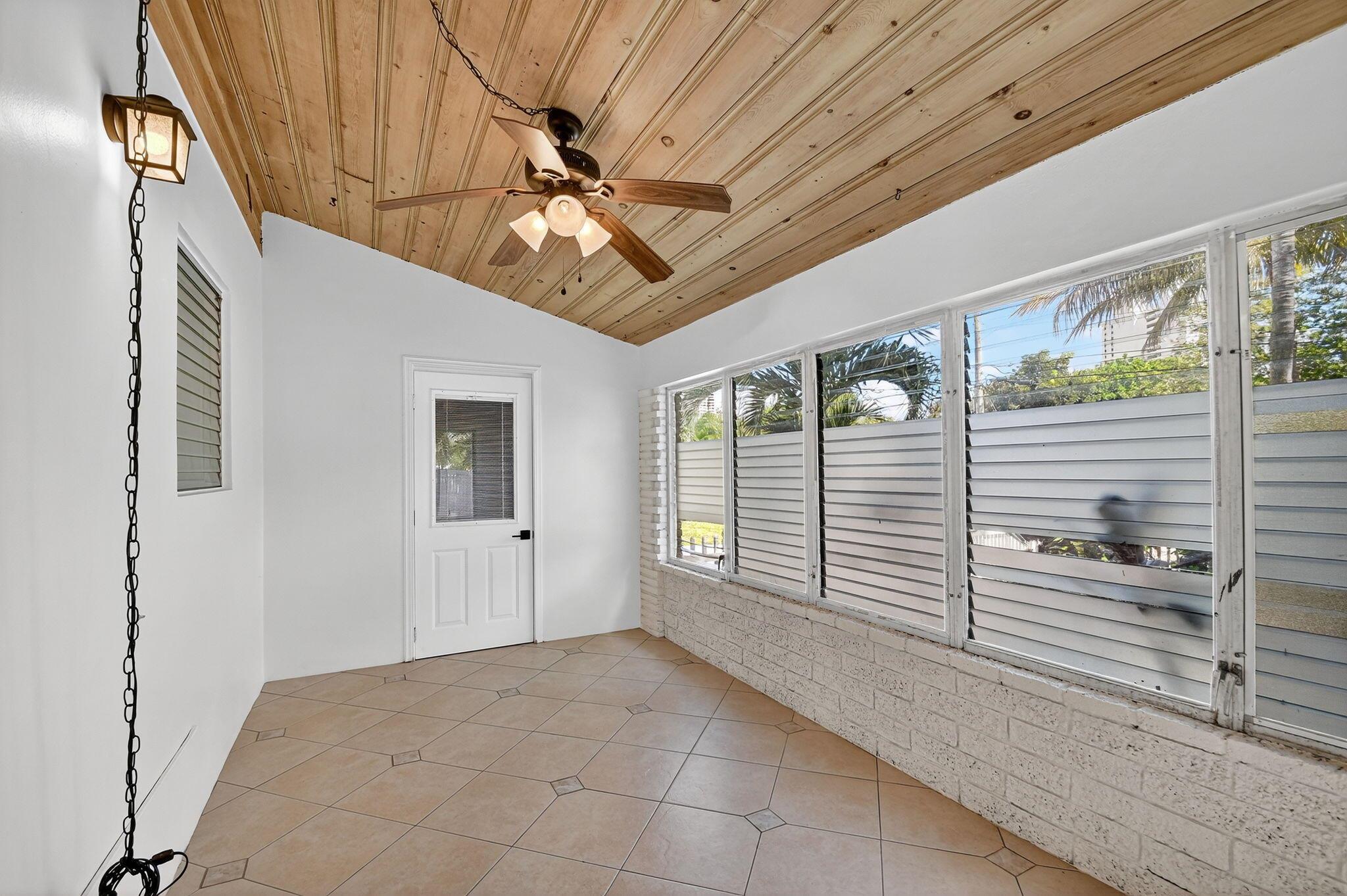 NORTH PALM BCH 1 - Residential Lease