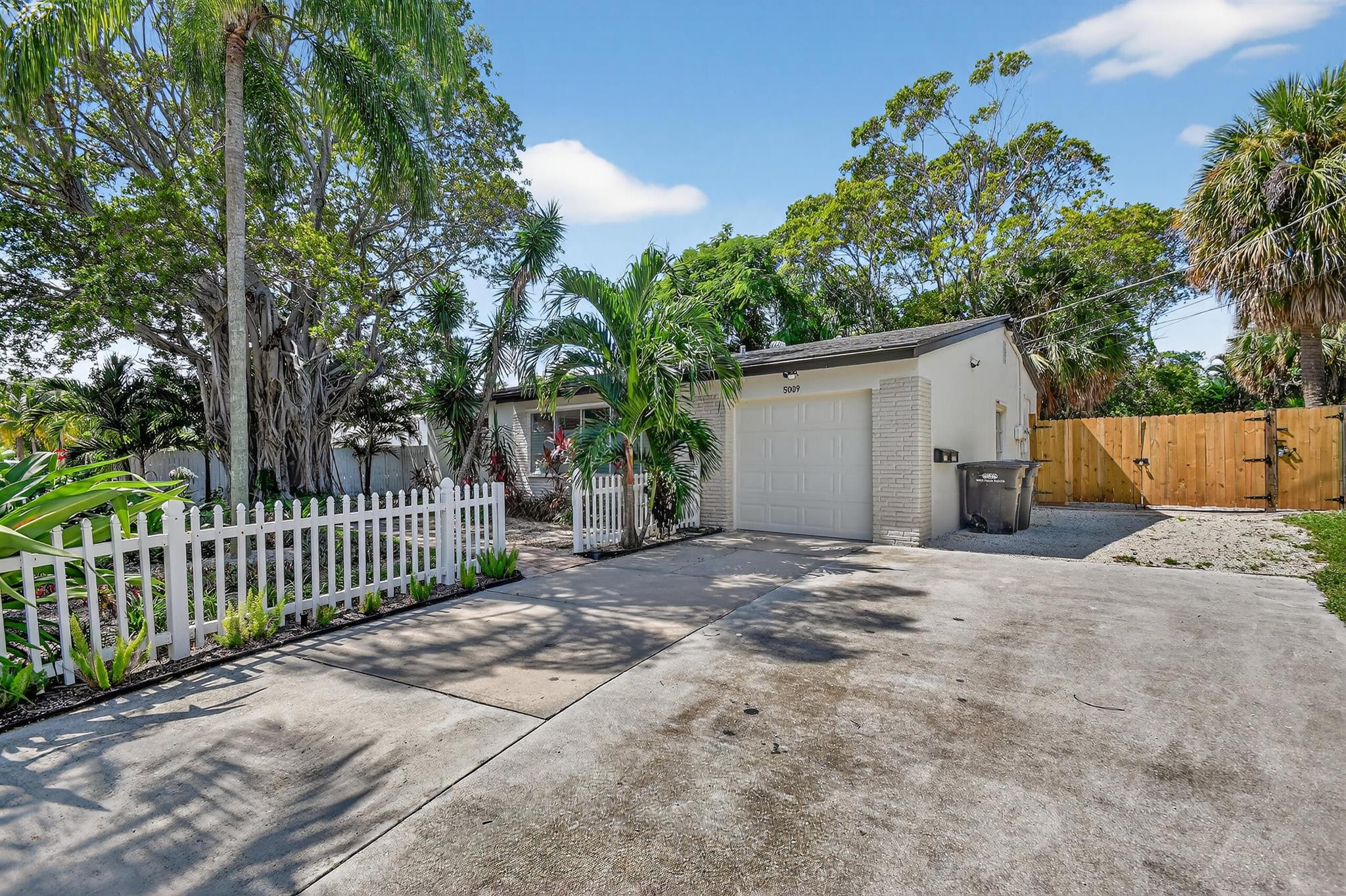 NORTH PALM BCH 1 - Residential Lease
