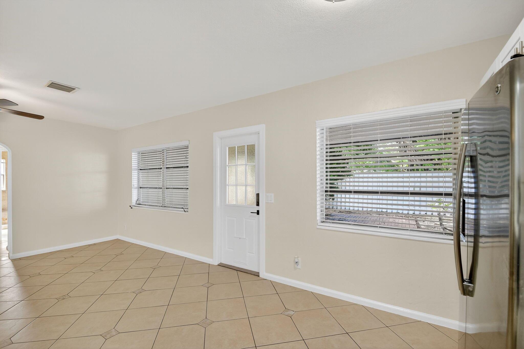 NORTH PALM BCH 1 - Residential Lease