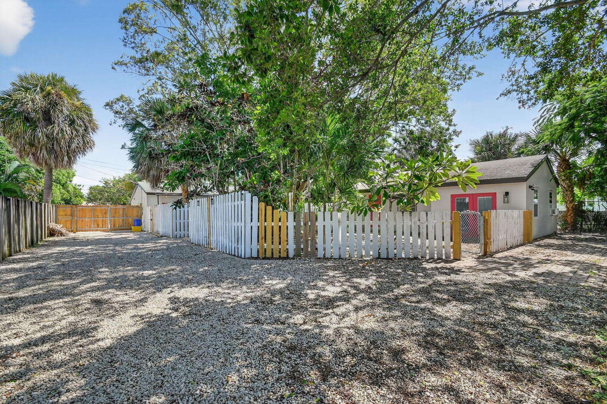 NORTH PALM BCH 1 - Residential Lease