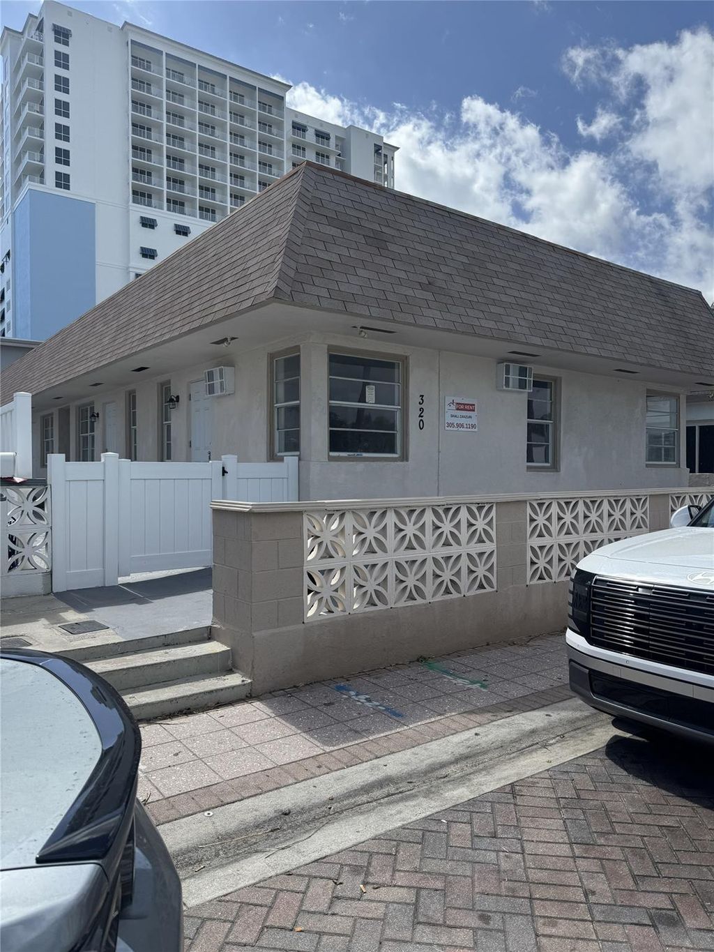 Photo of 320 Minnesota Street, Hollywood, FL 33019 (MLS # F10552674)