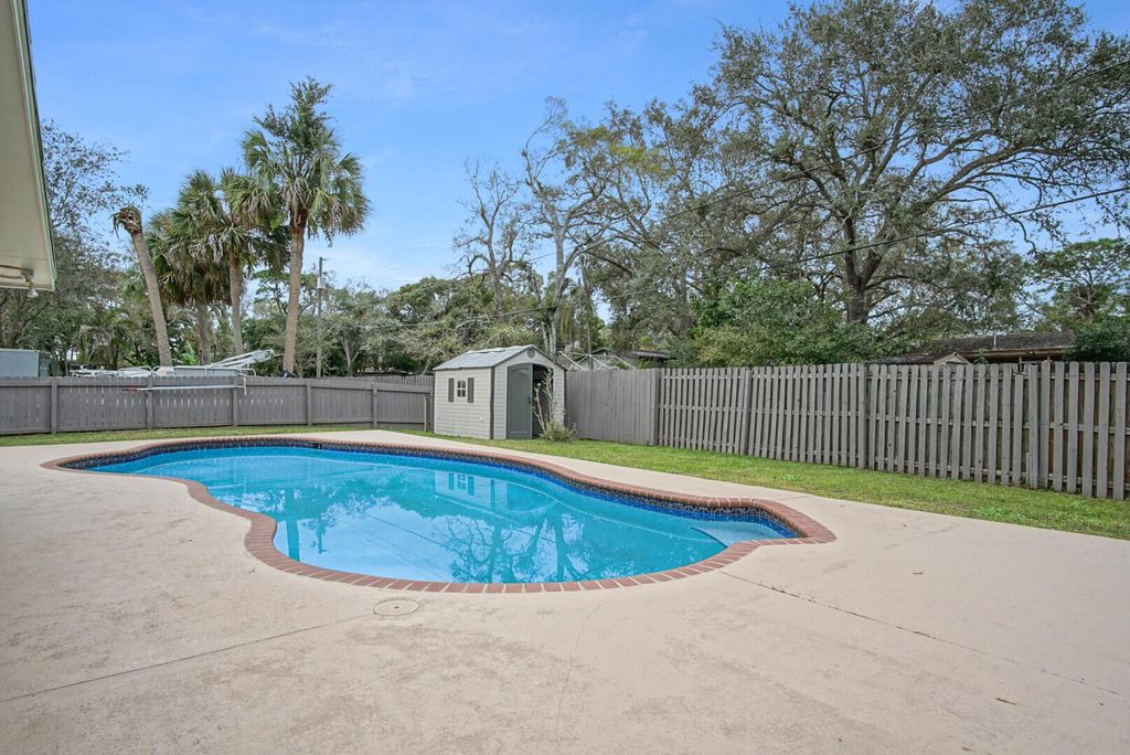 Photo of 7502 James Road, Fort Pierce, FL 34951 (MLS # R10949812)