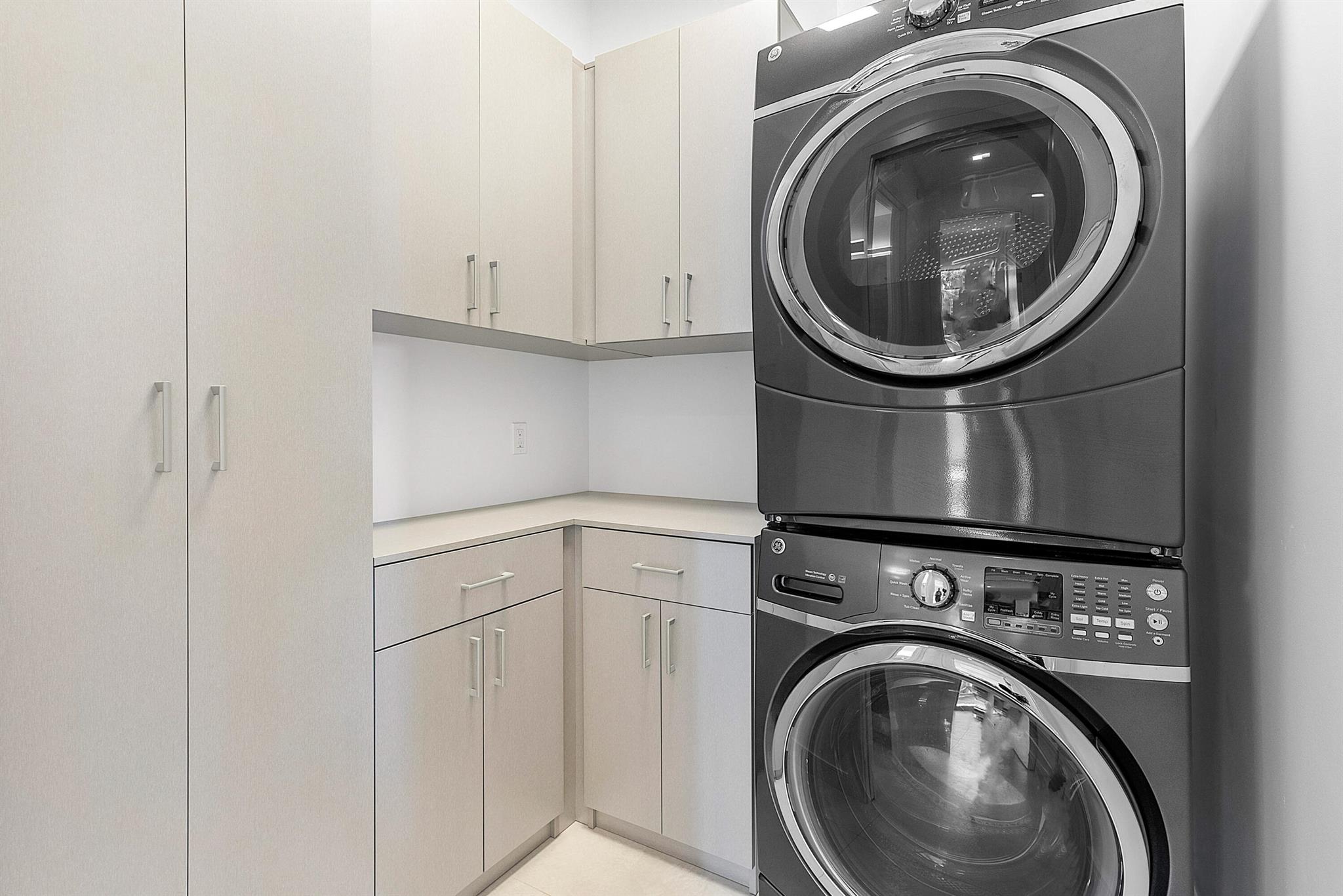 TROPIC ISLE - Residential