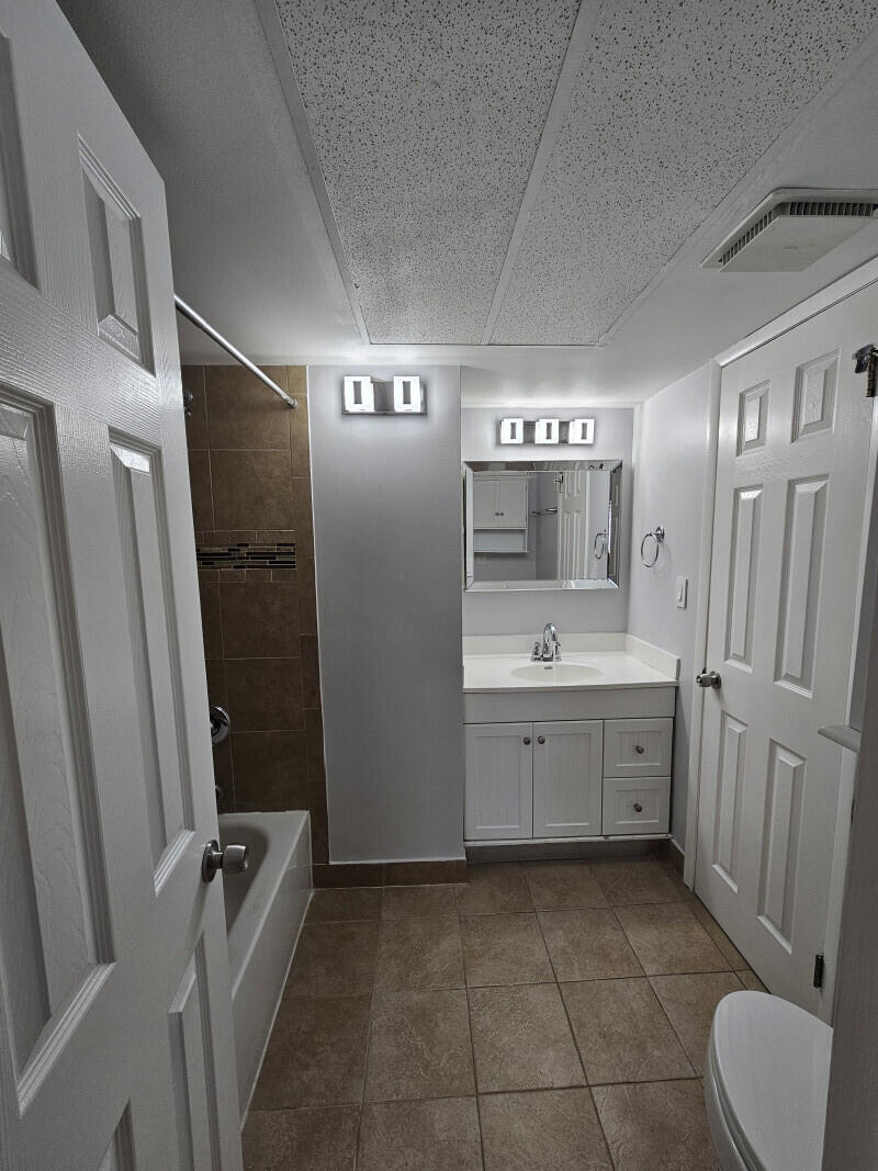 Photo of 3105 Oakland Shores Drive #j204, Oakland Park, FL 33309 (MLS # B26079458)