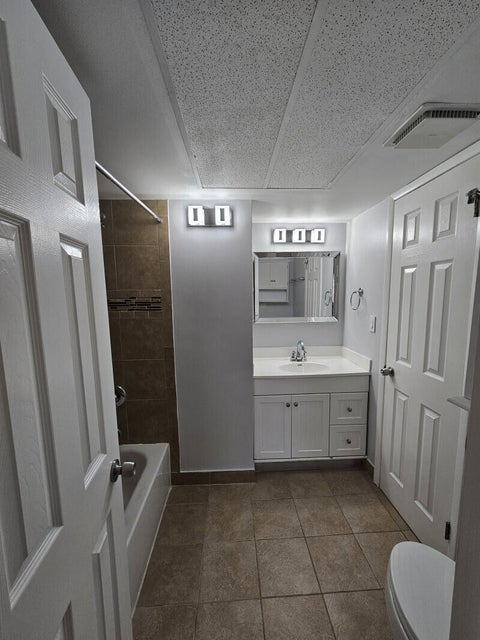 Tiny photo for 3105 Oakland Shores Drive #j204, Oakland Park, FL 33309 (MLS # B26079458)