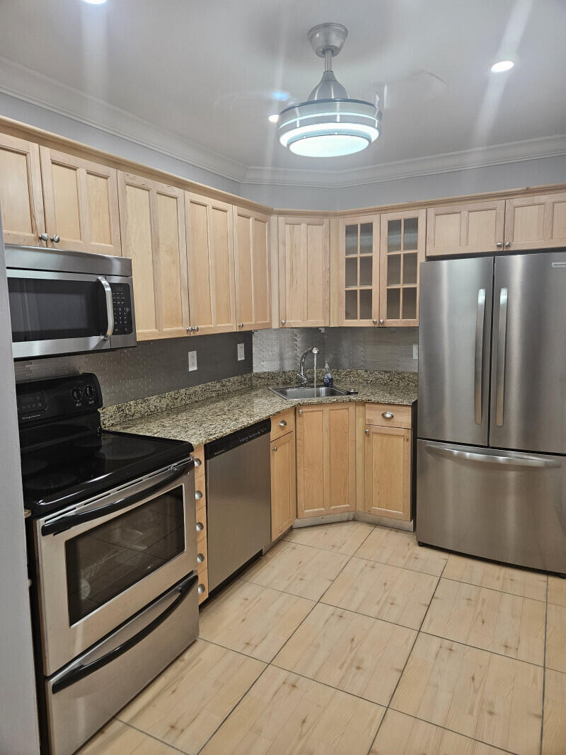 Photo of 3105 Oakland Shores Drive #j204, Oakland Park, FL 33309 (MLS # B26079458)