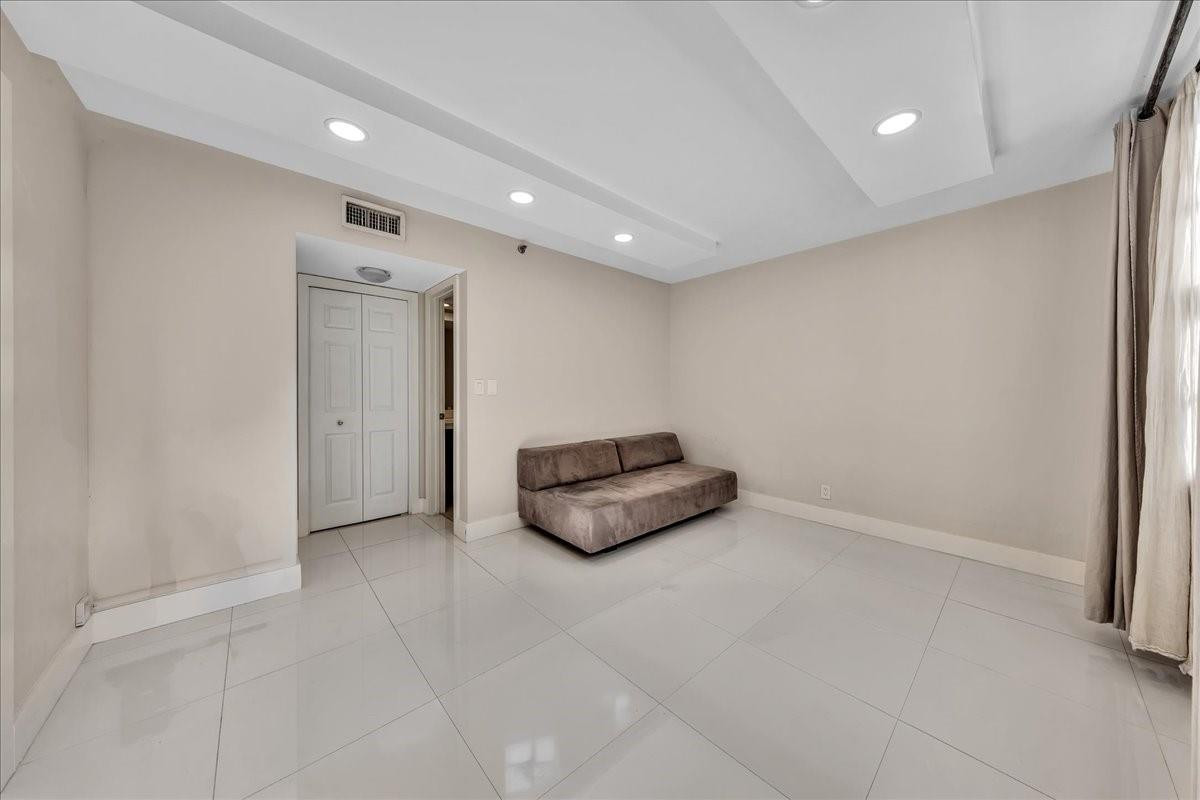 No 113 Palm-Aire Country - Residential Lease