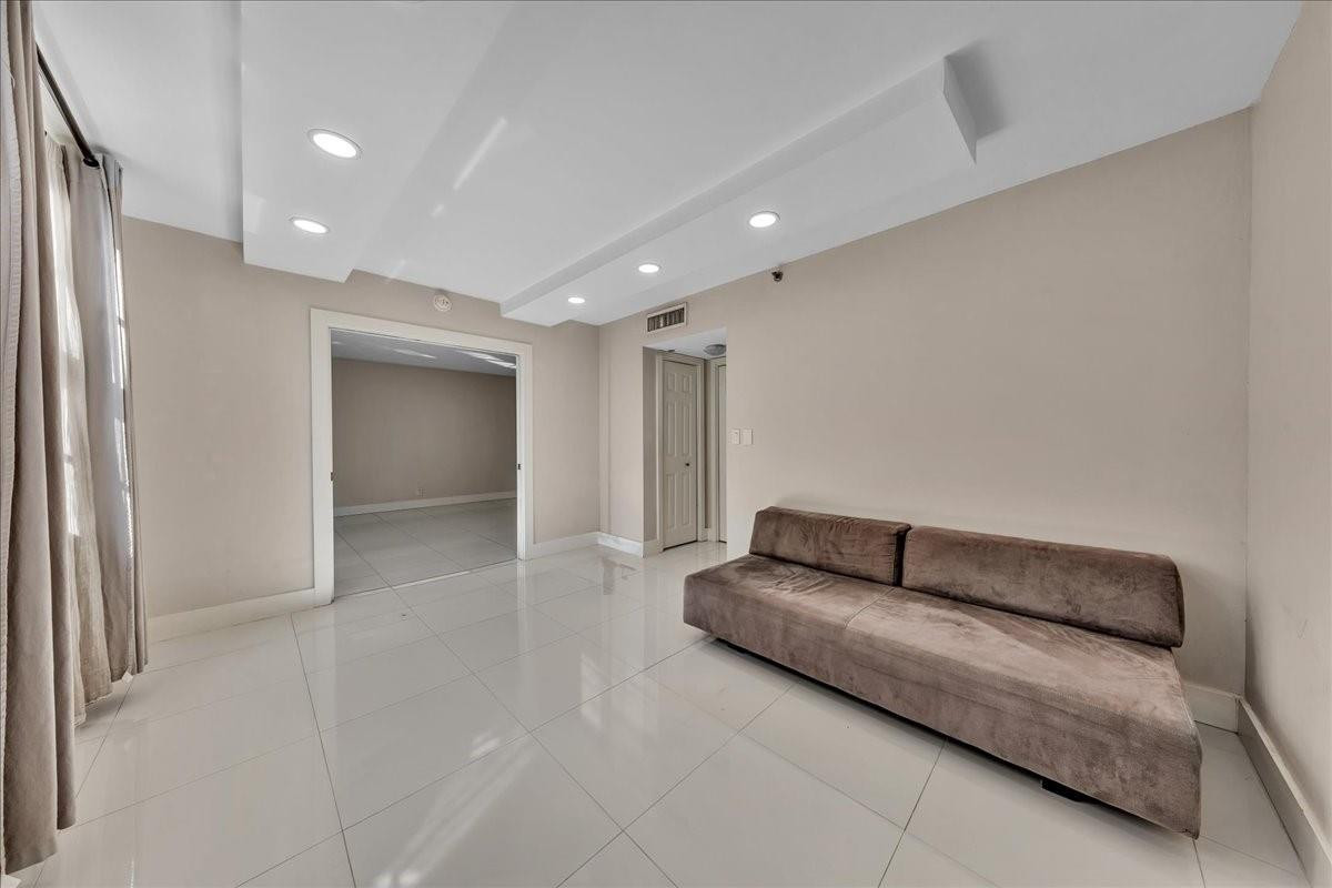 No 113 Palm-Aire Country - Residential Lease