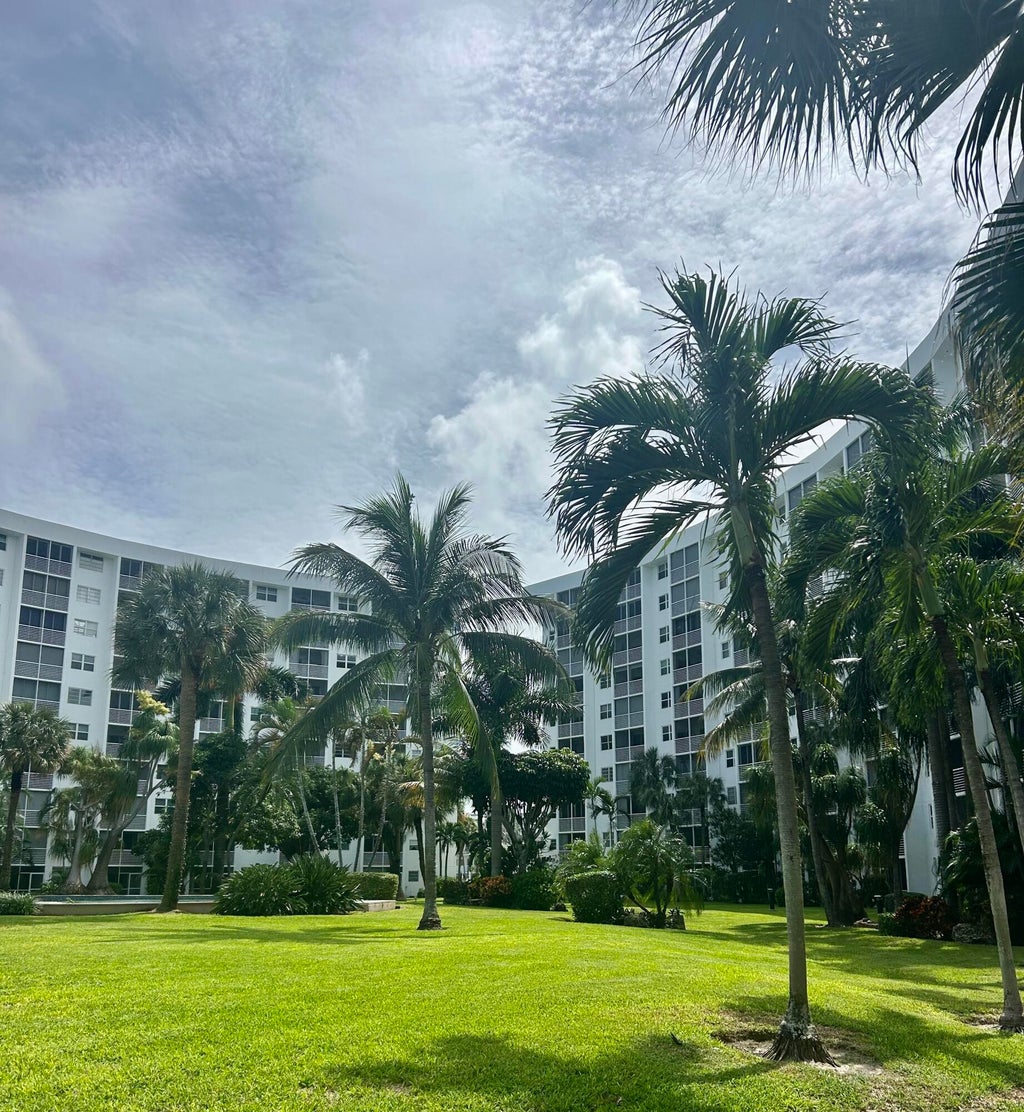 Photo of 2731 NE 14th Street Causeway #629 B, Pompano Beach, FL 33062 (MLS # B26083122)