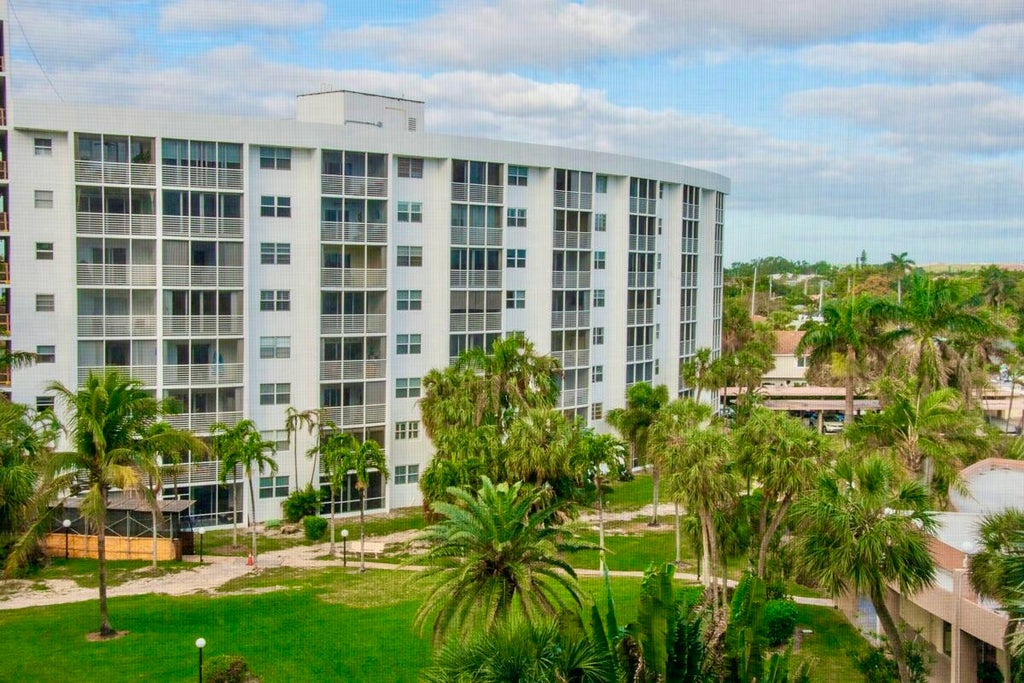 Photo of 2731 NE 14th Street Causeway #629 B, Pompano Beach, FL 33062 (MLS # B26083122)