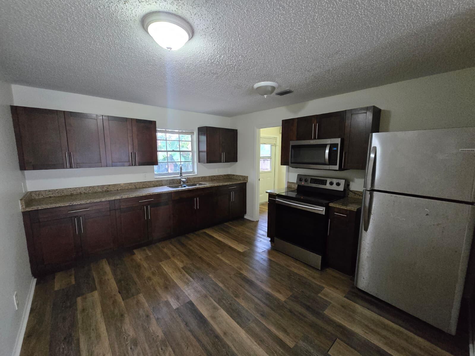 DALE ROAD ESTATES - Residential Lease