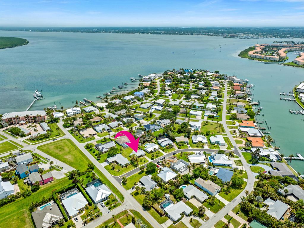 Photo of 1621 Frances Avenue, Fort Pierce, FL 34949 (MLS # B26034625)