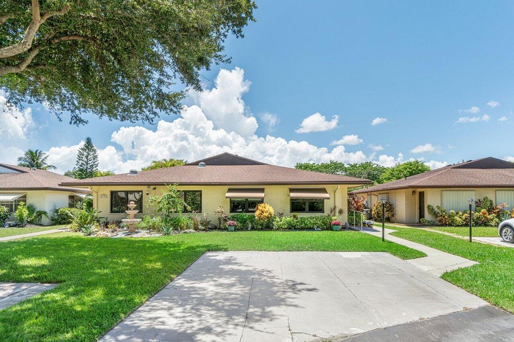 Photo of 5096 Kinswood Road, Boynton Beach, FL 33437 (MLS # R11007039)