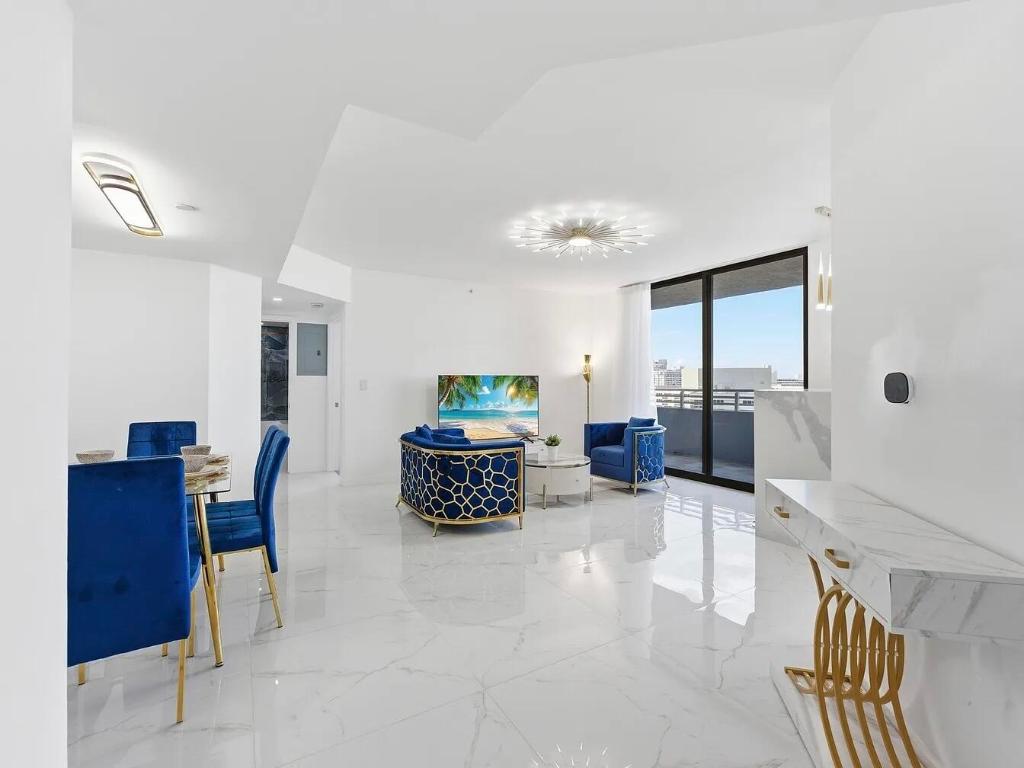 1330 West Avenue 1711, Miami Beach, FL, 33139/$850,000 4 1330 West Avenue 1711