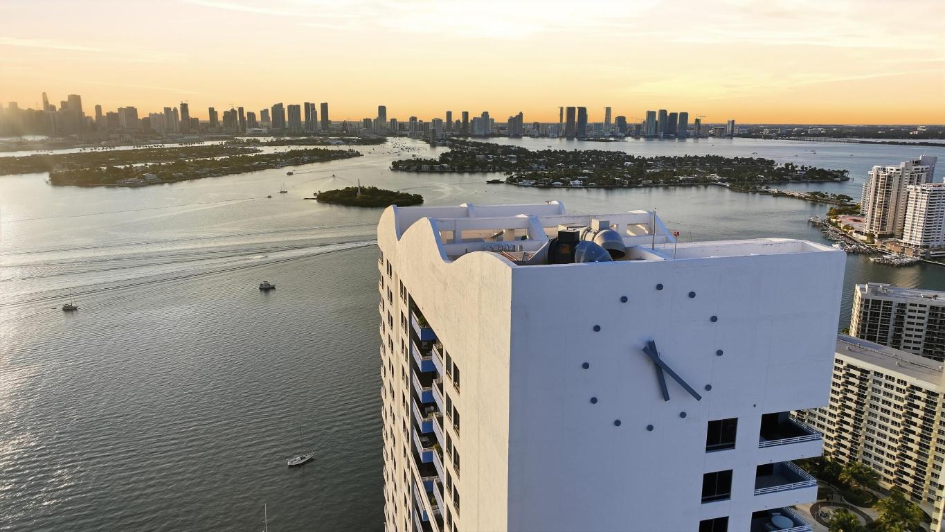 1330 West Avenue 1711, Miami Beach, FL, 33139/$850,000 1 1330 West Avenue 1711