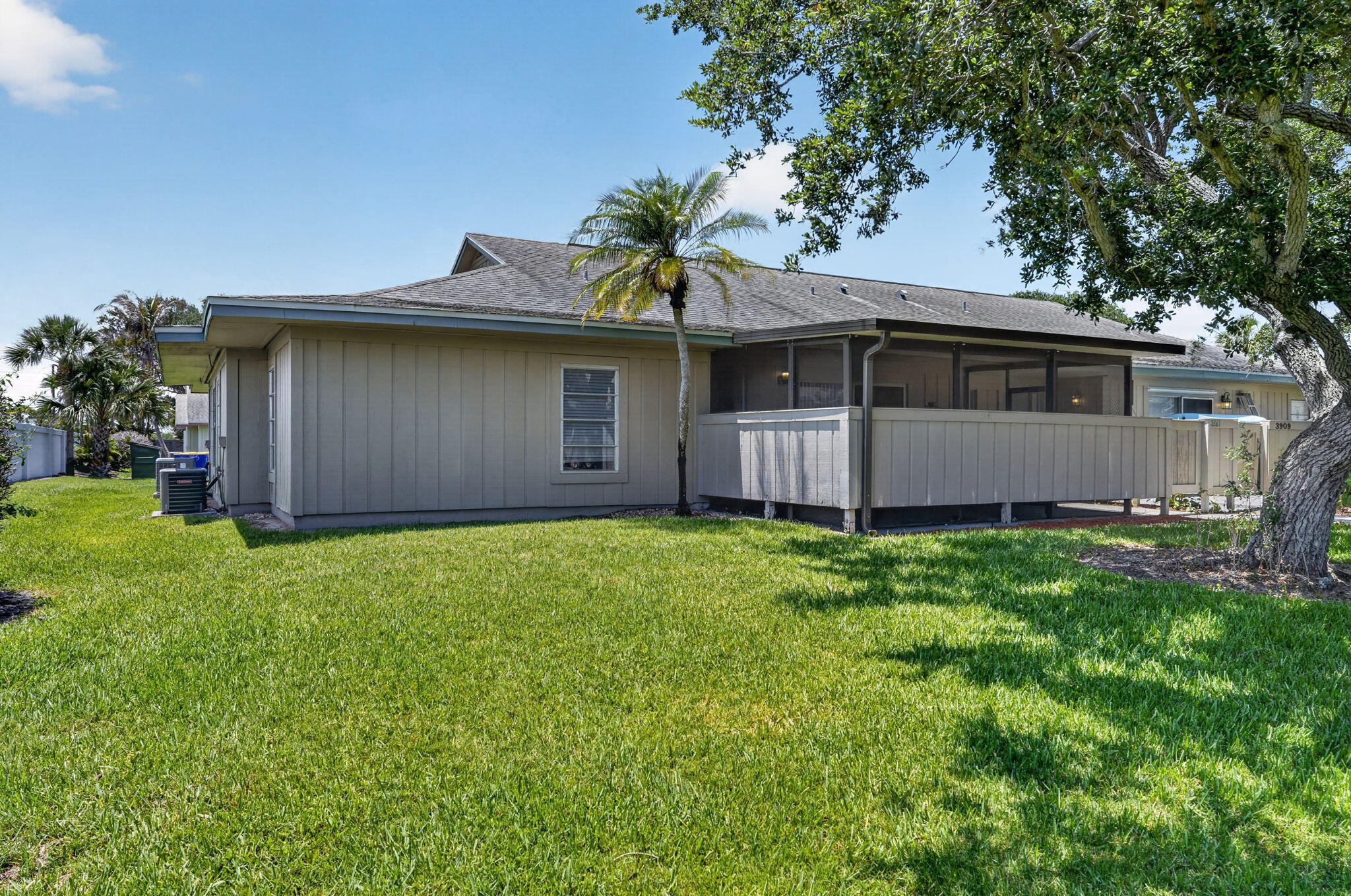 3911 NW Cinnamon Tree Circle
