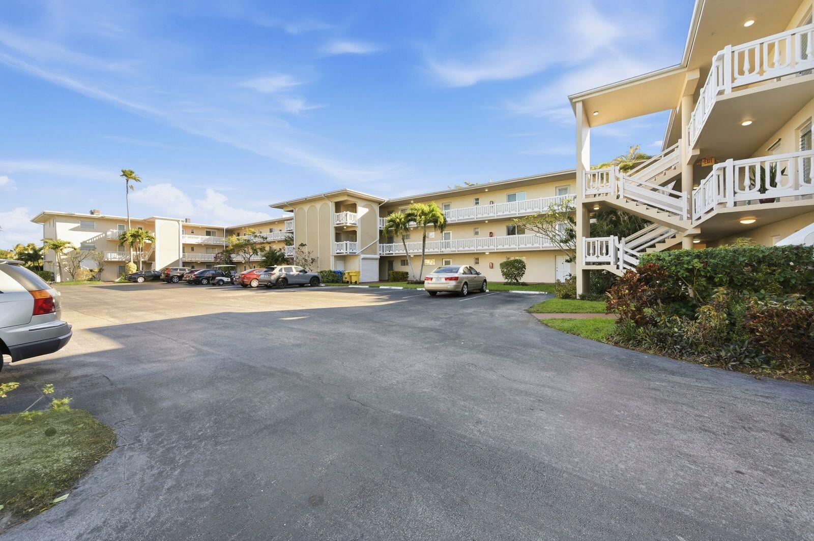 LAKE CLARKE GARDENS CONDO 3 - Residential