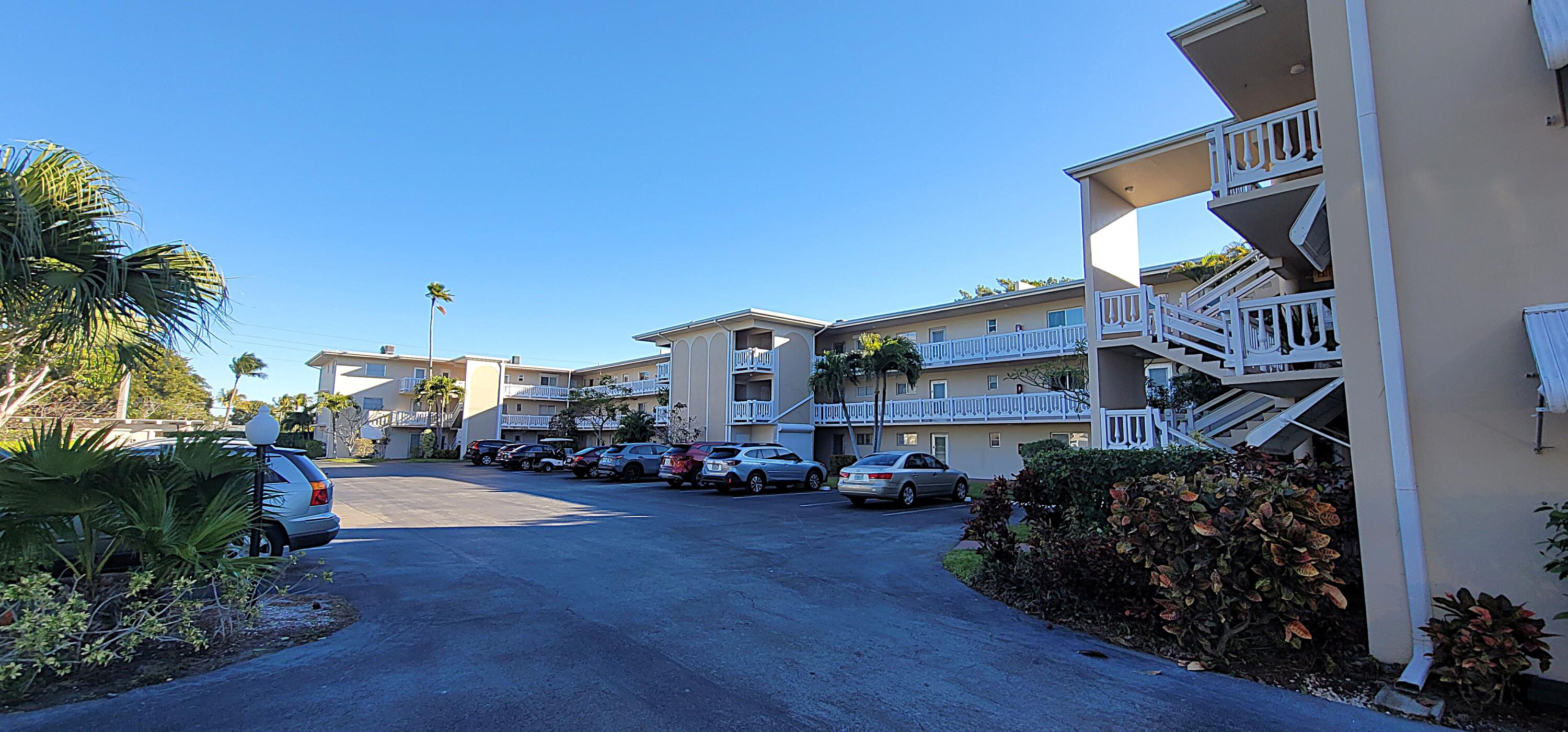 LAKE CLARKE GARDENS CONDO 3 - Residential