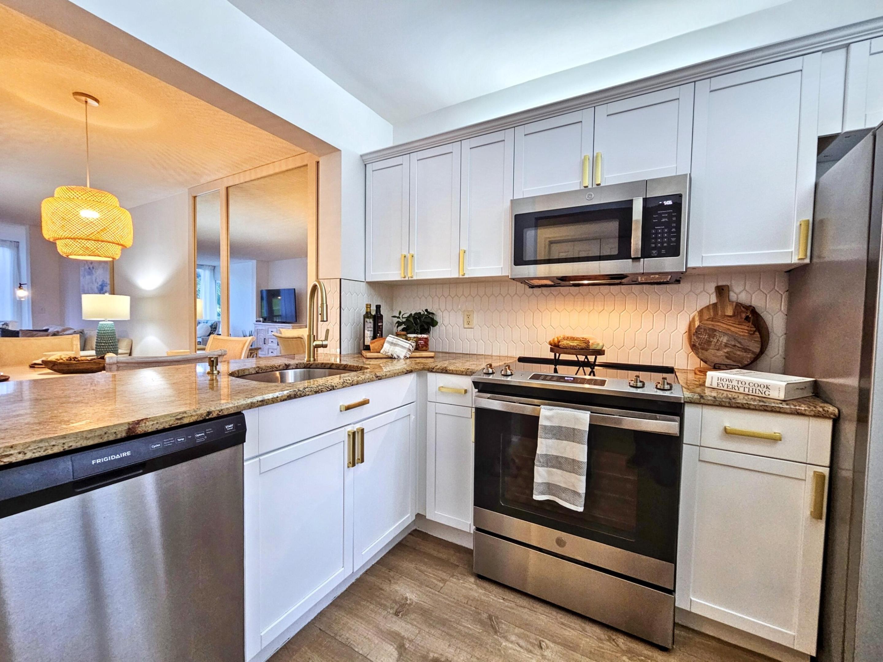 WELLINGTON ARMS CONDOS - Residential