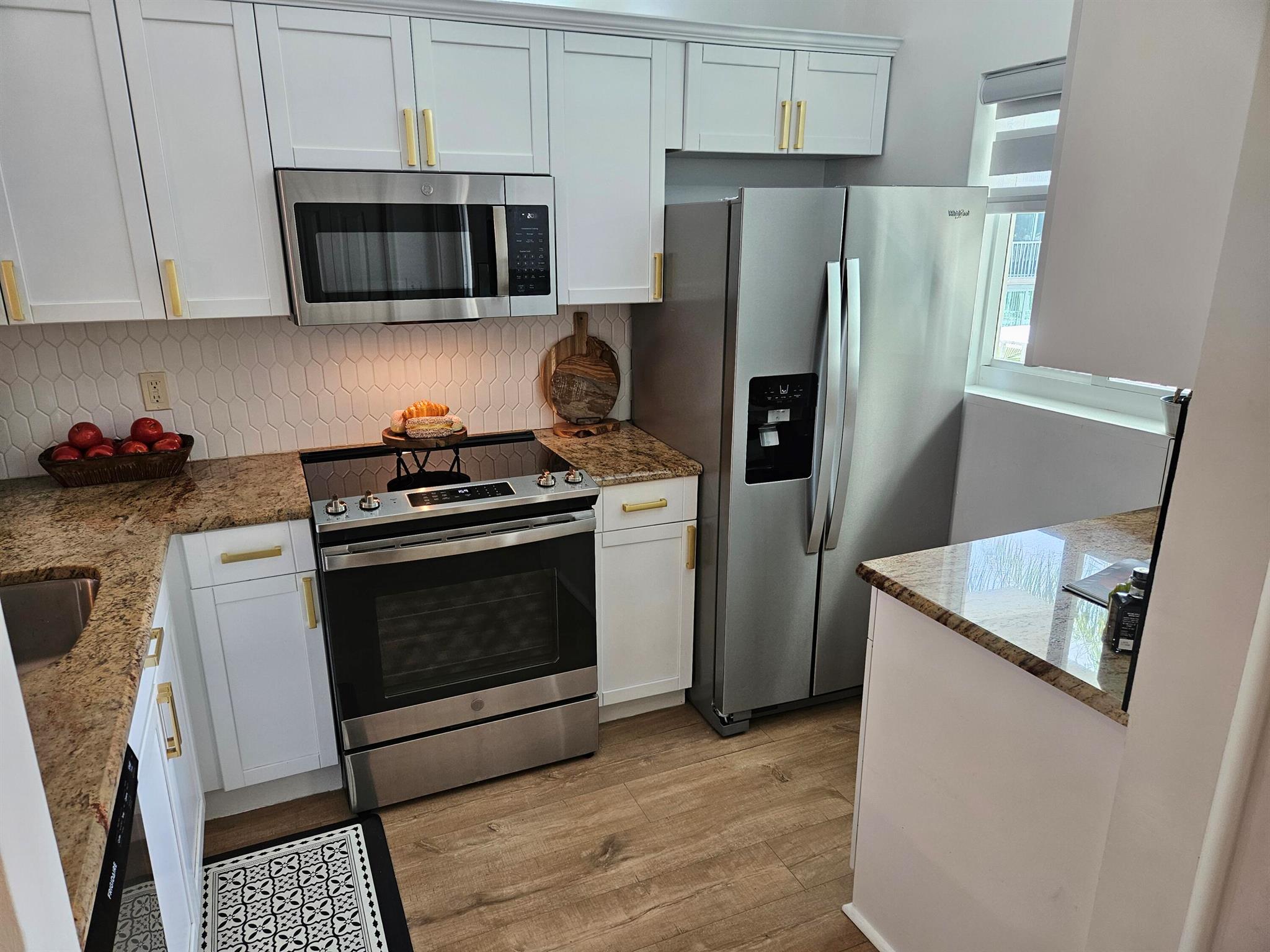 WELLINGTON ARMS CONDOS - Residential